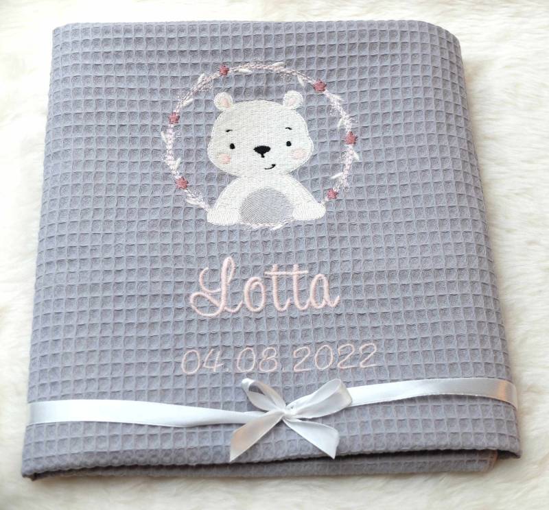 Personalisierte Babydecke Waffelpique /Babygeschenk/Puckdecke/Mit Namen/Personalisiert Personalisierte Babydecke Waffelpique /Babygeschenk/Puckdecke/Mit Namen/Personalisiert von Etsy - HannisStickecke
