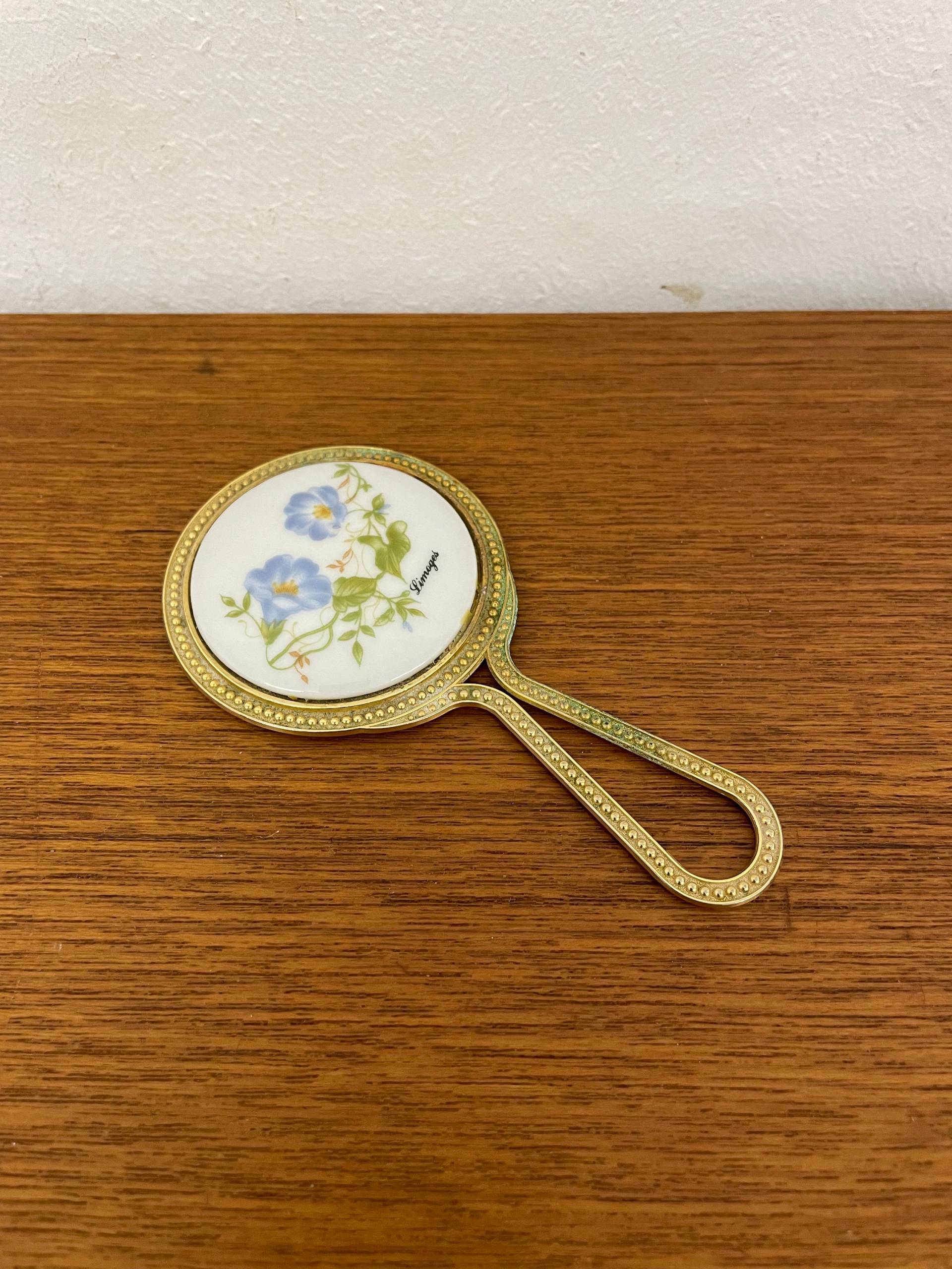 Edler Vintage Limoges Porzellan Taschenspiegel/Handspiegel Mit Blauen Blumen Edler Vintage Limoges Porzellan Taschenspiegel/Handspiegel Mit Blauen Blumen von Etsy - HannoverVintagestore