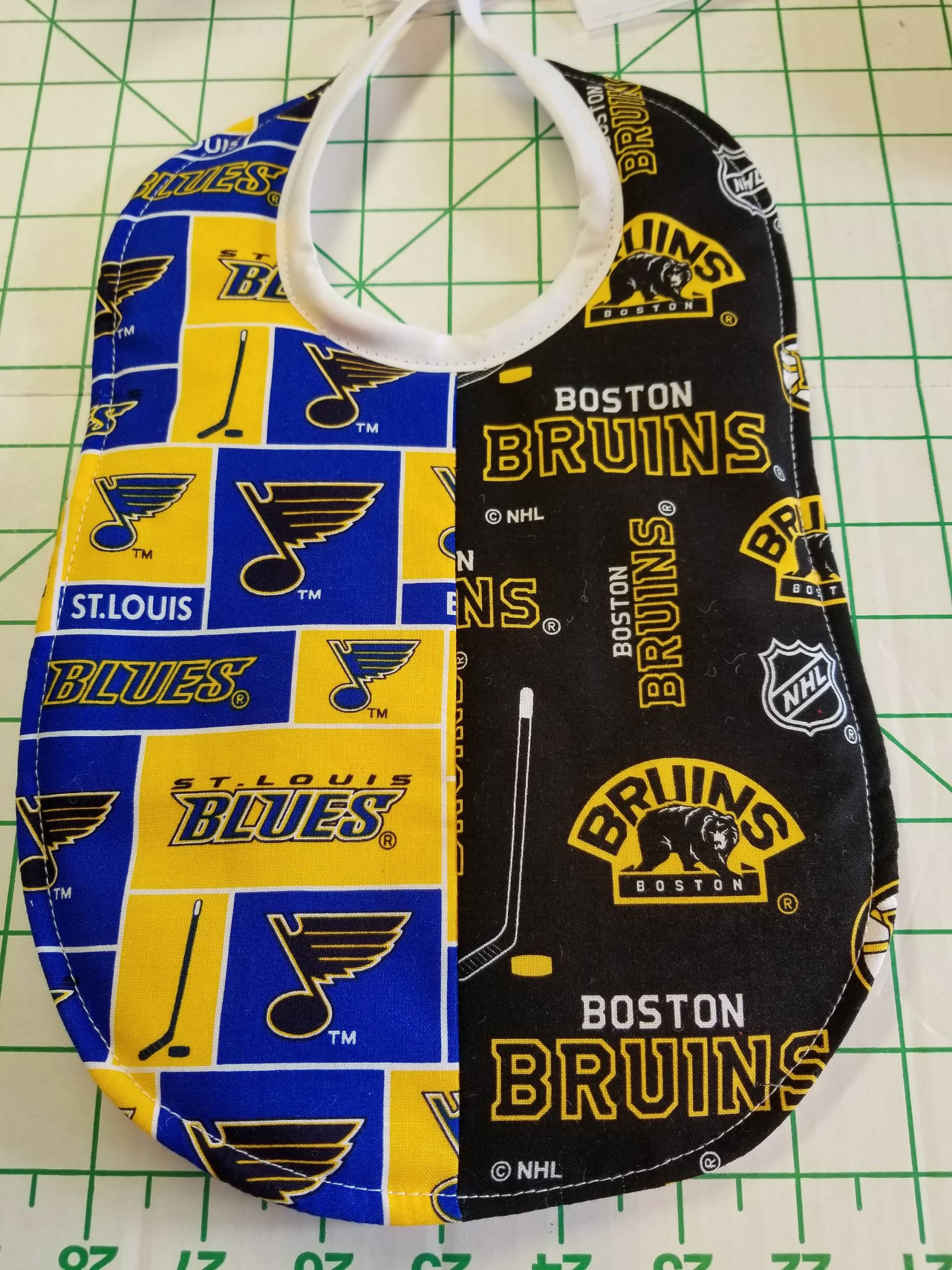 Hockey House Divided Baby-Lätzchen Aus Nhl Stoff - Handmade von Etsy - HappinessHomemadeInc
