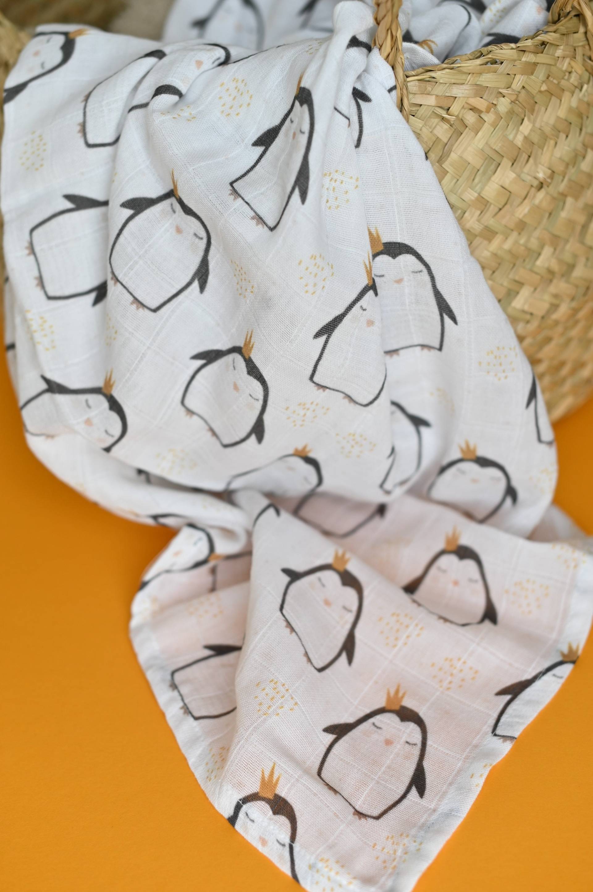 Pinguin Musselin Swaddle Decke Bio-Baumwoll-Bambus-Musselin von Etsy - HappyBabyEU