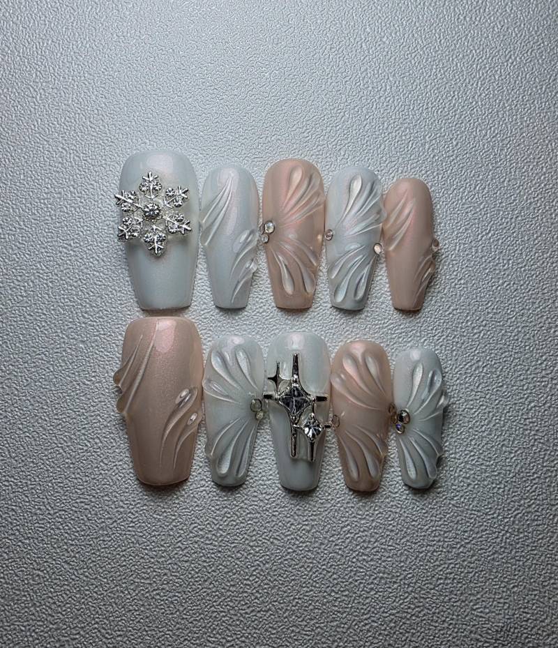 3D Schneeflocke Press On Nägel, Winter Weihnachten False Nails, Größe S 3D Schneeflocke Press On Nägel, Winter Weihnachten False Nails, Größe S von Etsy - HappyBeaverCustoms