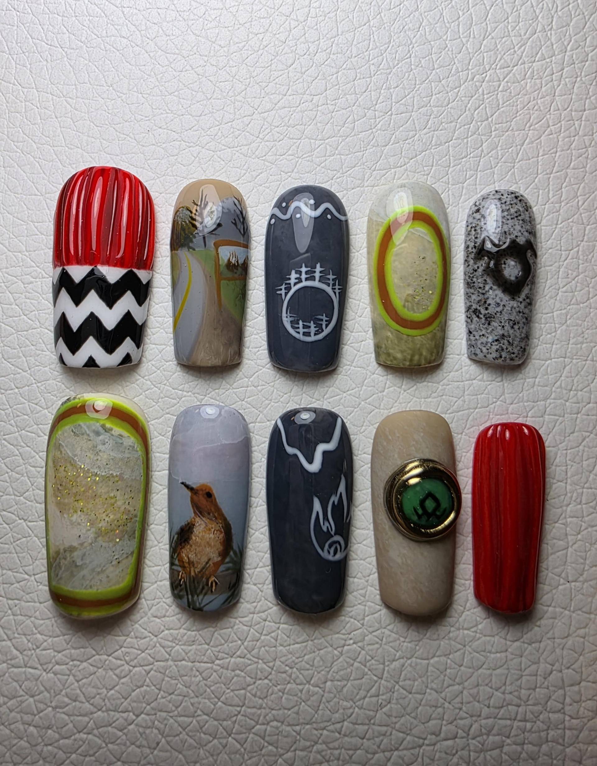 Twin Peaks Inspirierte Benutzerdefinierte 3D Press On Nails, 100% Handbemalte Nägel, Freestyle Lange Viereckige Gel Nagel Set, Größe S von Etsy - HappyBeaverCustoms