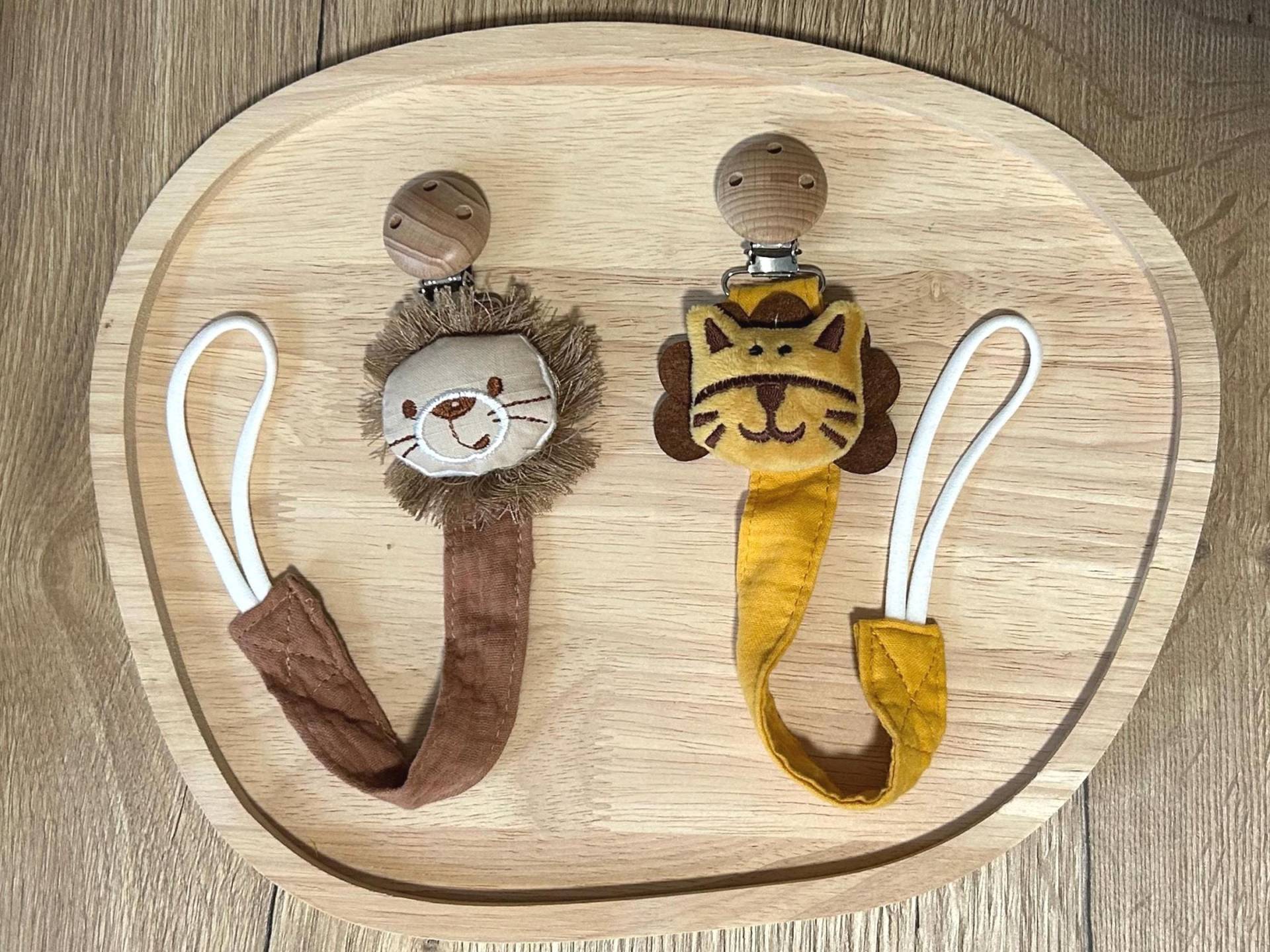 Schnullerkette , Schnullerklip Für Jungs Mit Löwe Oder Tiger Auf Wunsch Personalisiert von Etsy - HappymomentsDE