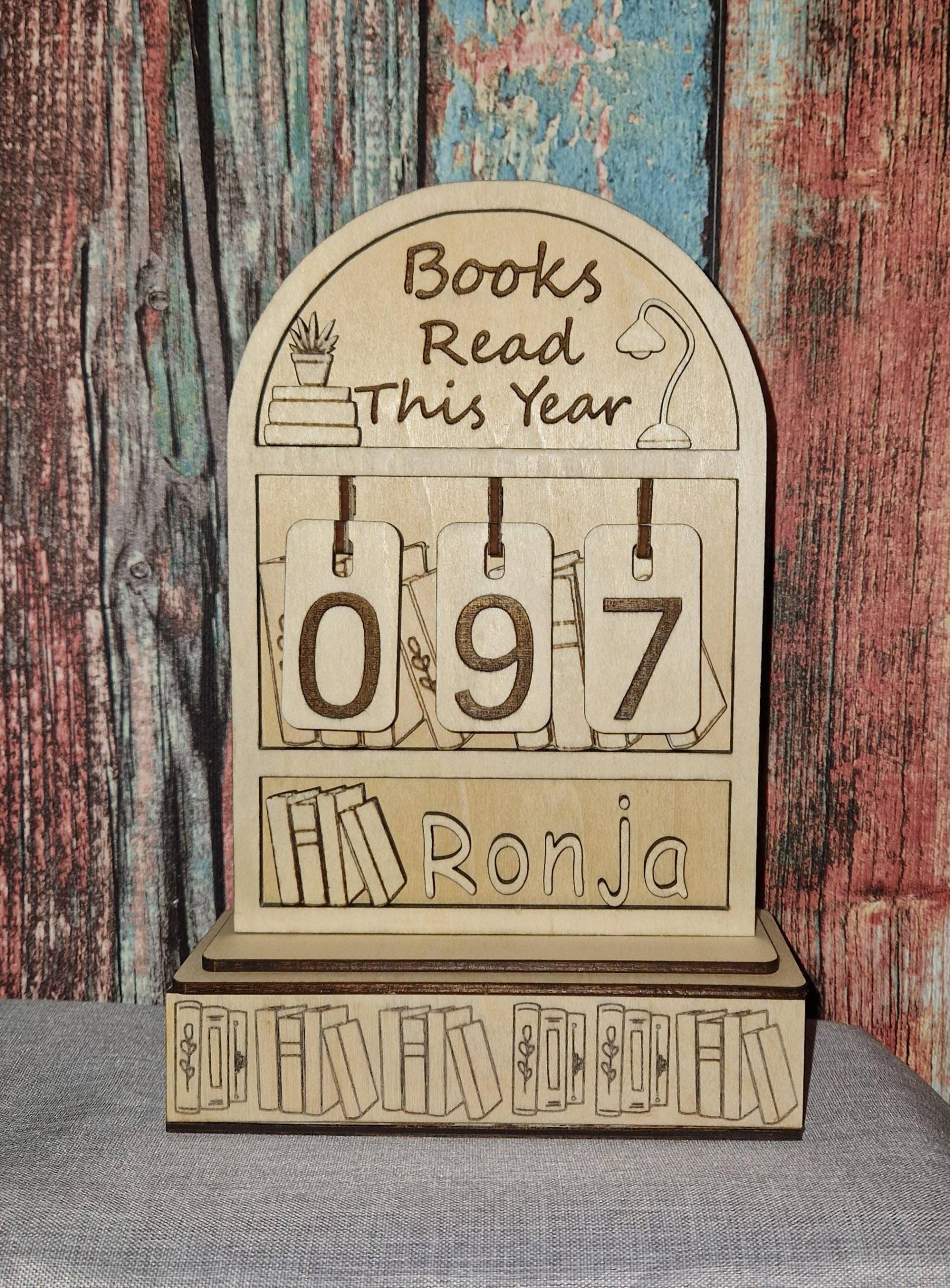 Bücher Tracker Aus Holz Personalisiert - Books Read This Year Lesezähler 18×14 cm Geschenk Für Leseratten & Booktok Fans Anzeige von Etsy - HarmonyHandmadeWaren