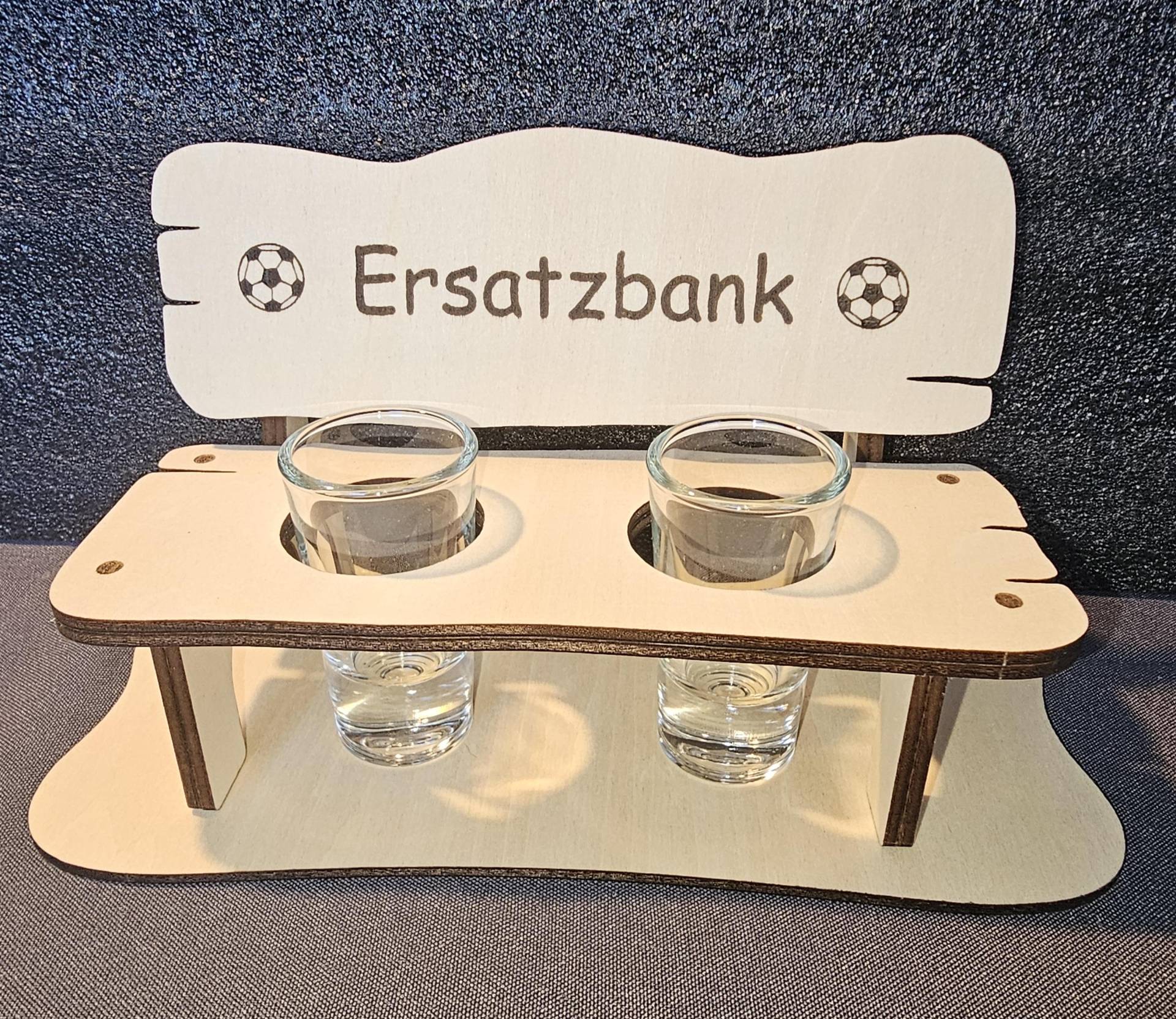 Fußball Geschenk Ersatzbank Schnapsbank Aus Holz - Shotglas Halter Deko Lustige „Ersatzbank" Für Männer & Fußballfans Fußball Geschenk Ersatzbank Schnapsbank Aus Holz - Shotglas Halter Deko Lustige „Ersatzbank" Für Männer & Fußballfans von Etsy - HarmonyHandmadeWaren