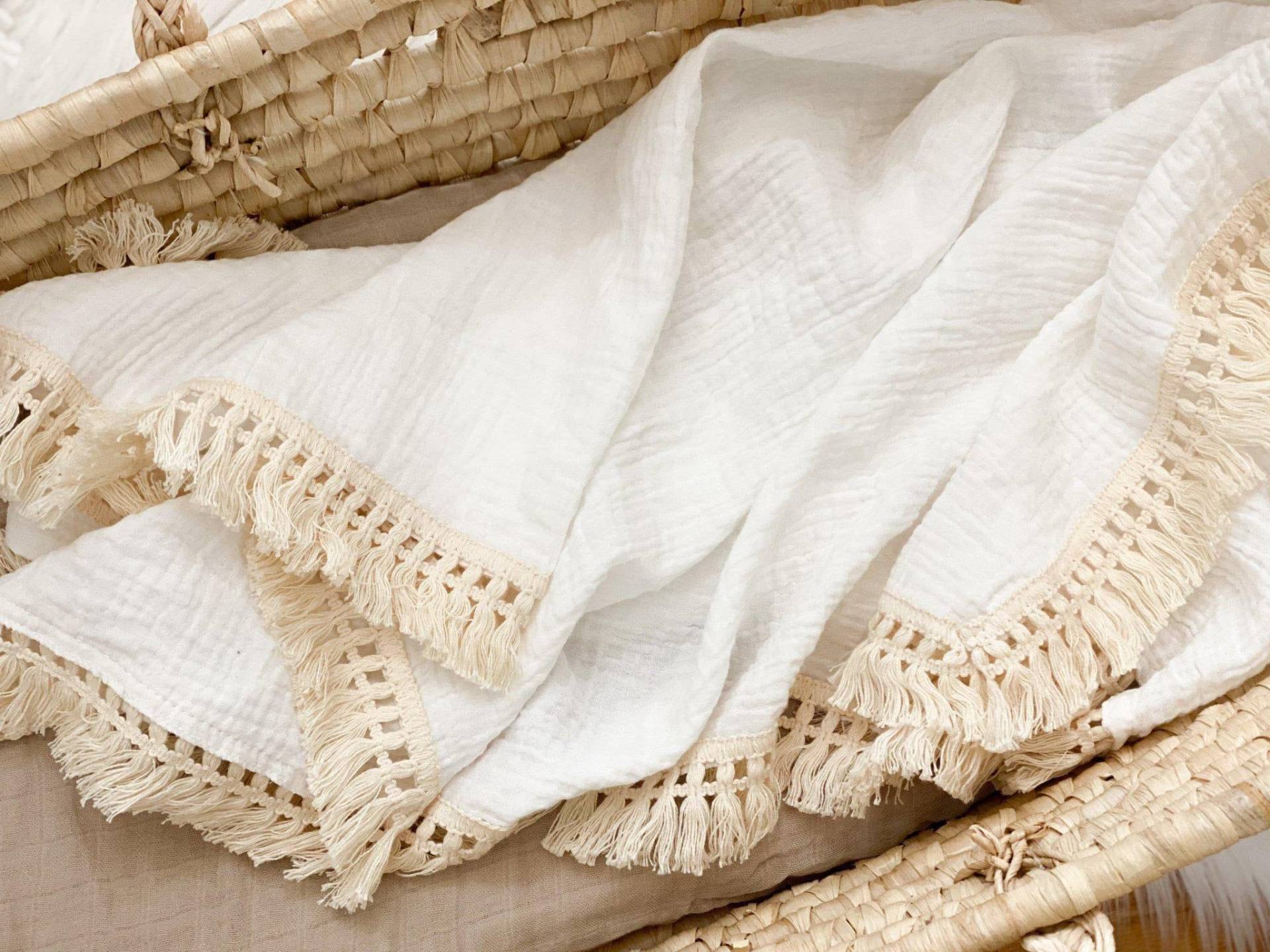 Weiße Fransen Swaddle Decke, Weiße Swaddle, Newborn Babydecke, White von Etsy - HarpAngelBoutique