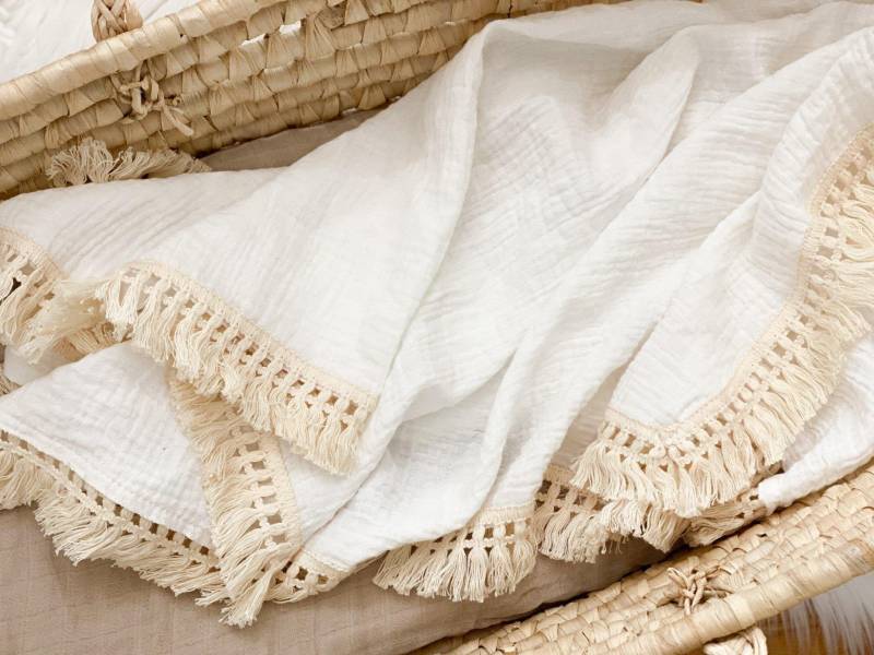 Weiße Fransen Swaddle Decke, Weiße Swaddle, Newborn Babydecke, White Weiße Fransen Swaddle Decke, Weiße Swaddle, Newborn Babydecke, White von Etsy - HarpAngelBoutique