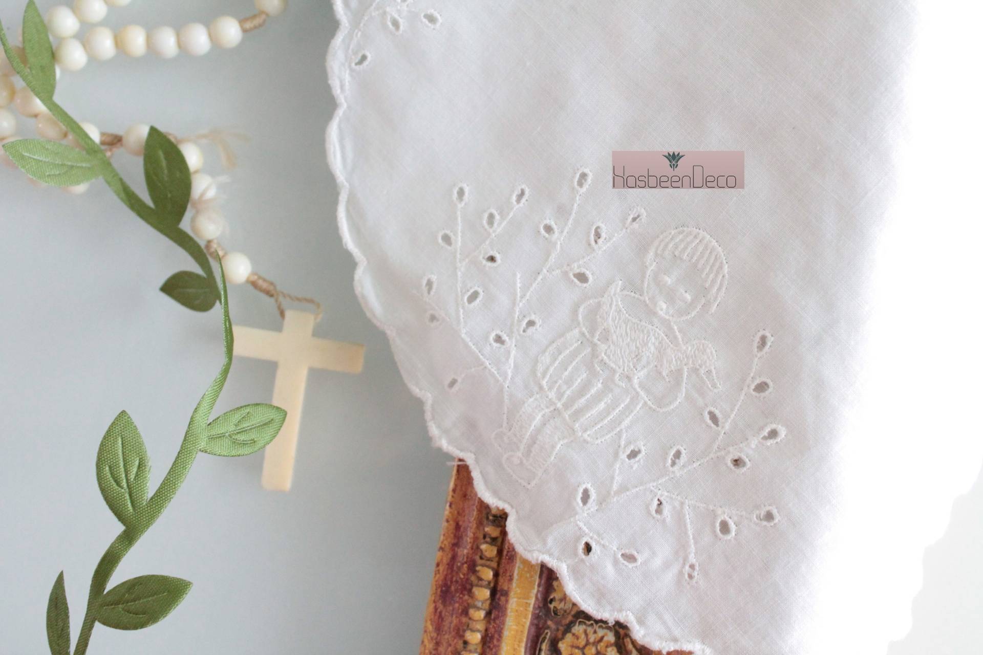 Vintage Besticktes Baby-Lätzchen Aus Baumwollperkal von Etsy - HasbeenCraft