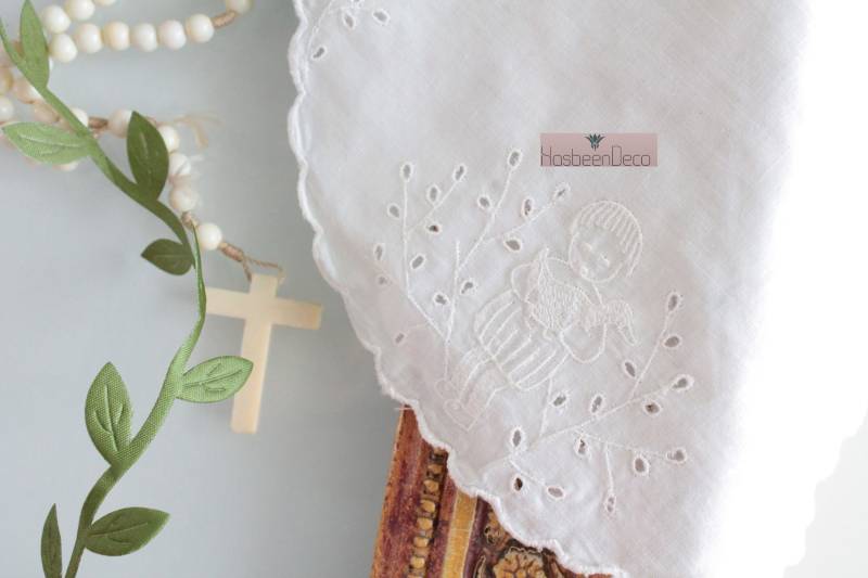 Vintage Besticktes Baby-Lätzchen Aus Baumwollperkal von Etsy - HasbeenCraft