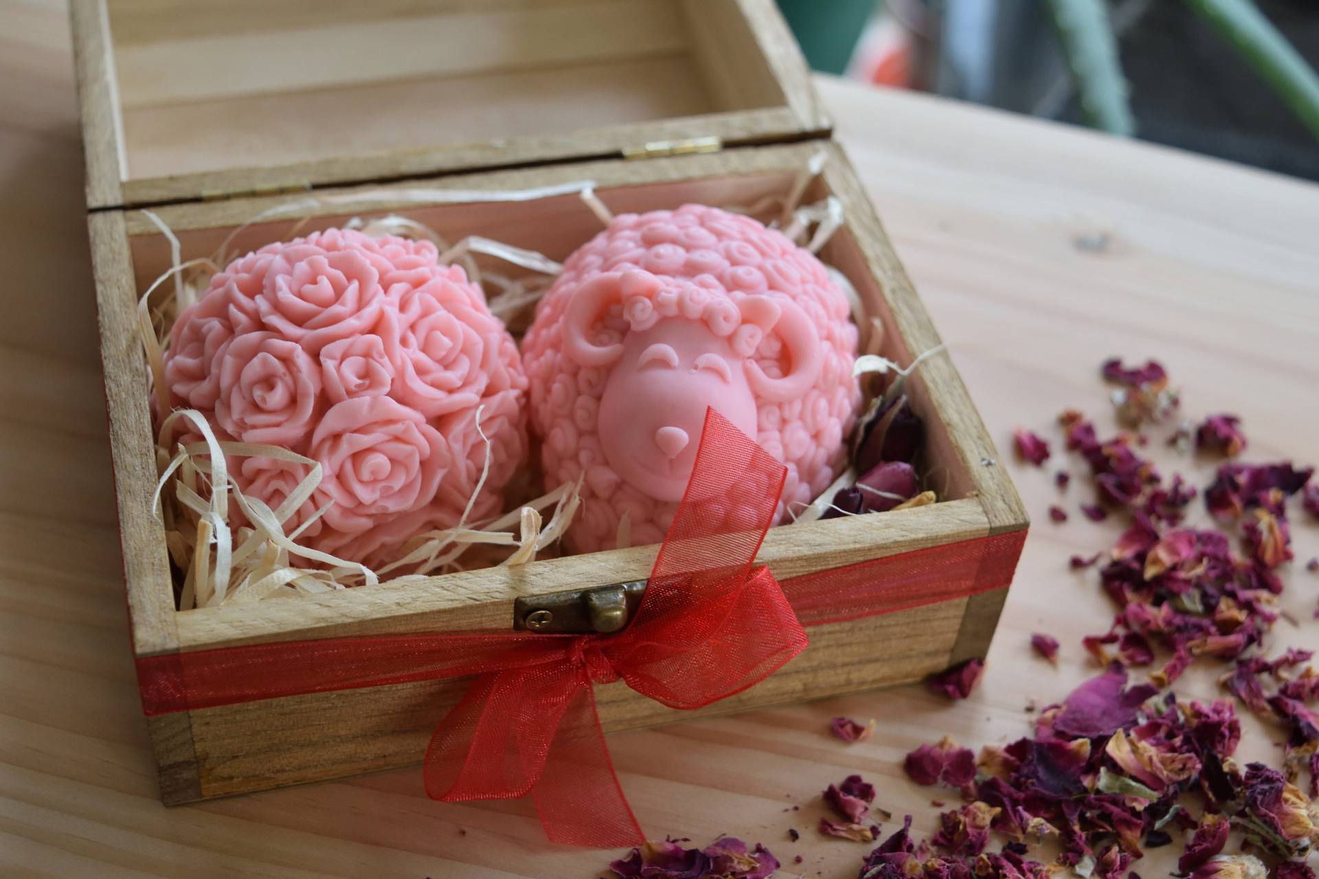 Rosenseife.rosen Geschenkbox. Handgemachte Seife. Alles Gute Zum Geburtstaggeschenk, Boxed Geschenke, Wohnkultur. Geschenk Für Oma von Etsy - Hathor93
