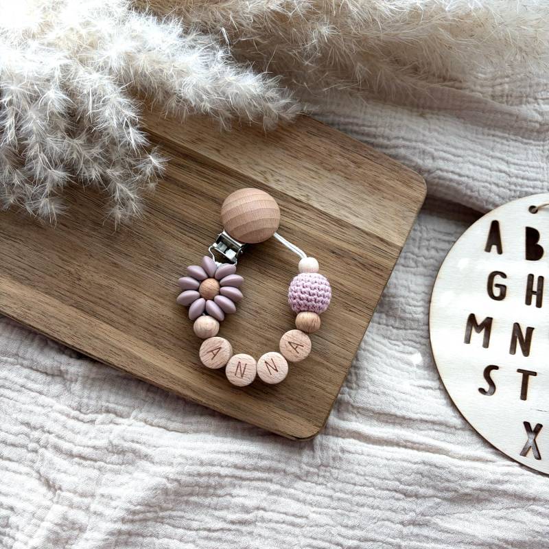 Schnullerkette Personalisiert | Mit Blume |Schnullerkette Name Babygeschenk Für Mädchen Lila Schnullerkette Personalisiert | Mit Blume |Schnullerkette Name Babygeschenk Für Mädchen Lila von Etsy - Hauniper