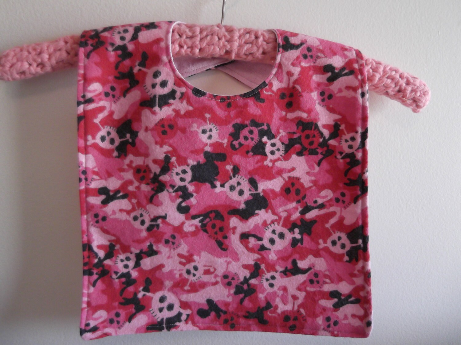 Baby Oder Kleinkind Lätzchen - Pink Camo Mit Totenköpfen von Etsy - Heatherhelen75