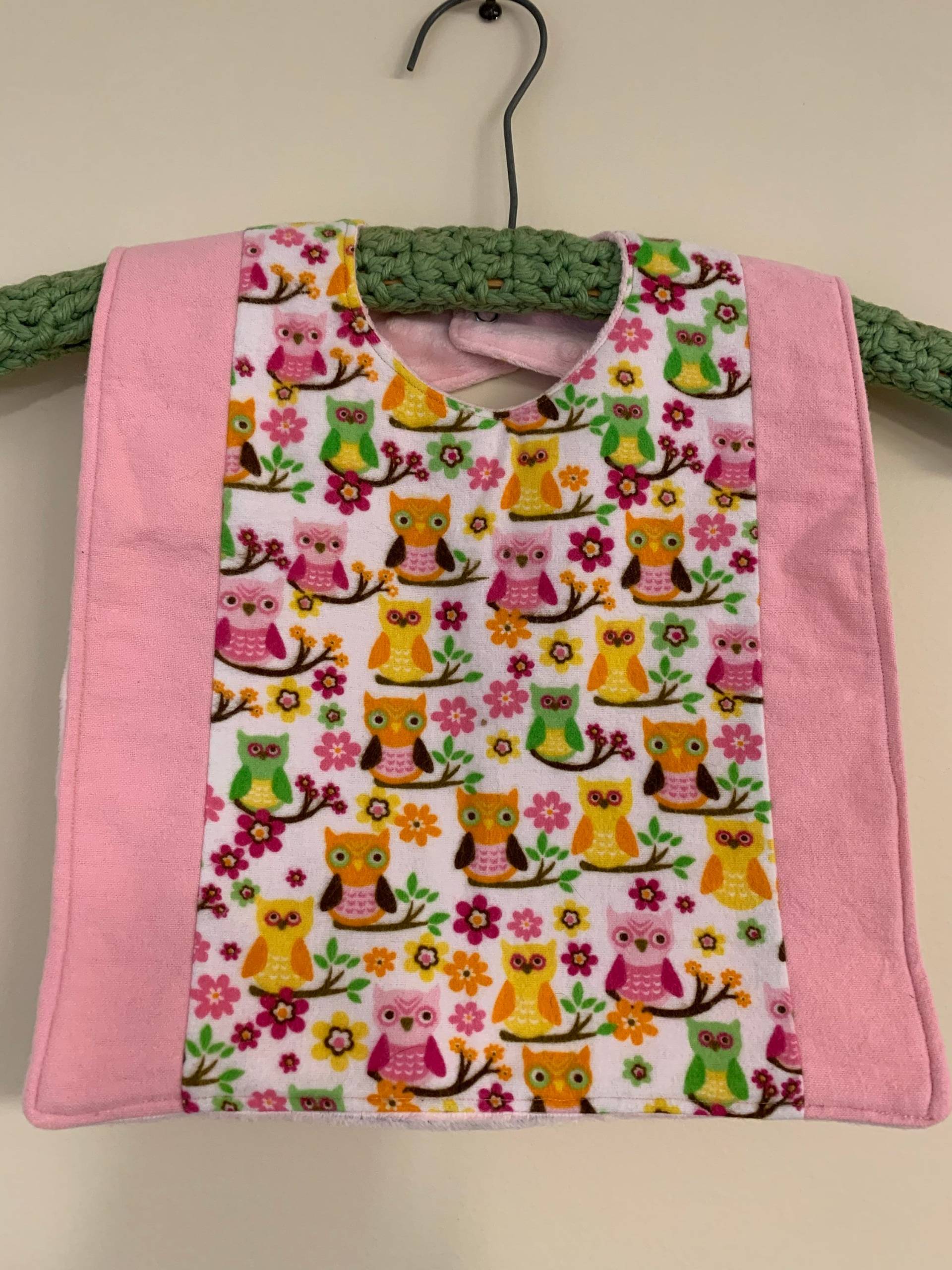 Baby Oder Kleinkind Lätzchen - Rosa Eulen Druck Baby Oder Kleinkind Lätzchen - Rosa Eulen Druck von Etsy - Heatherhelen75