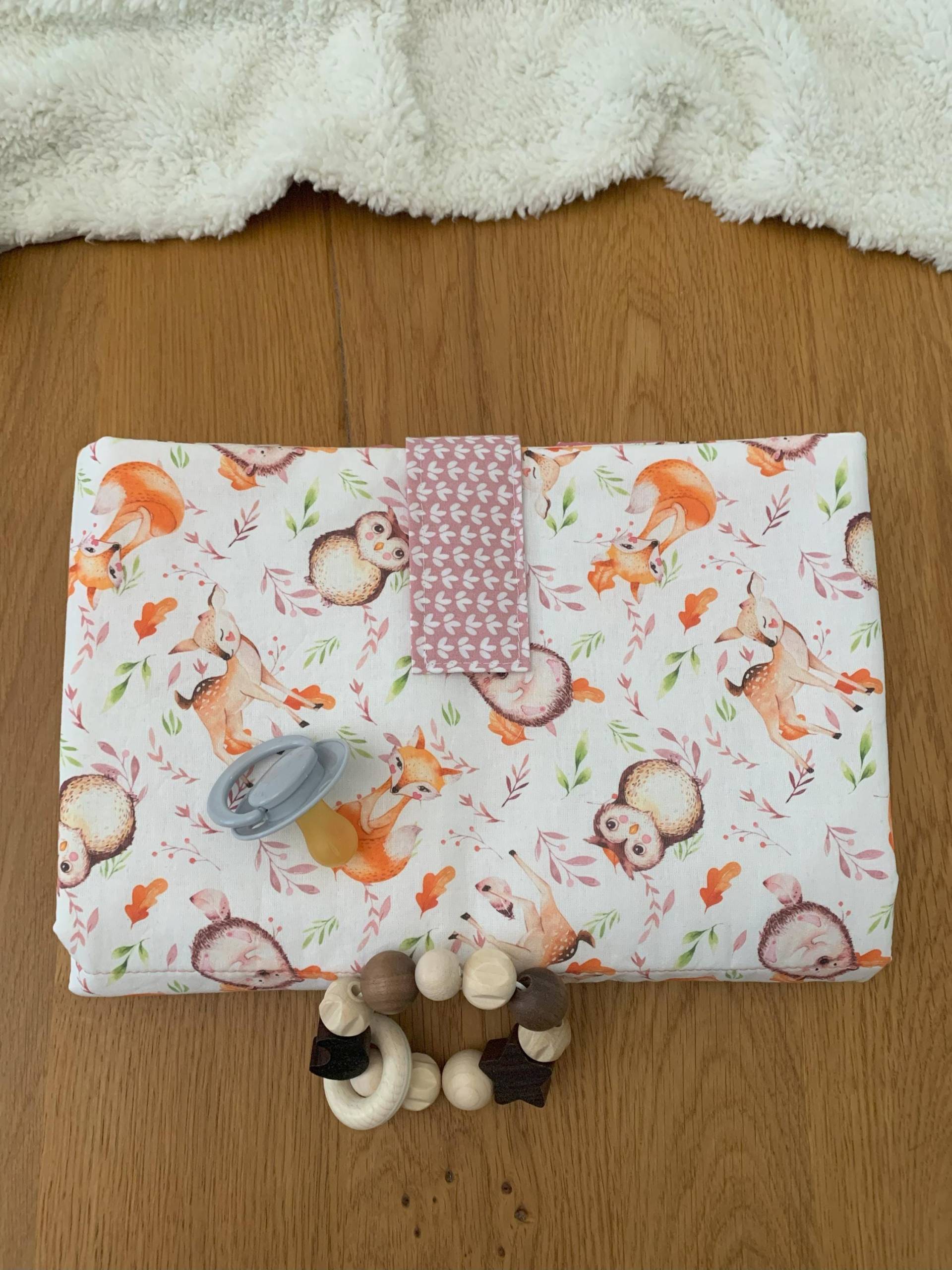 Wickelunterlage Wilma Für Unterwegs Mit Taschen Windeln, Feuchttücher Etc. Handgenäht Wickelunterlage Wilma Für Unterwegs Mit Taschen Windeln, Feuchttücher Etc. Handgenäht von Etsy - HeidisNaehgarten