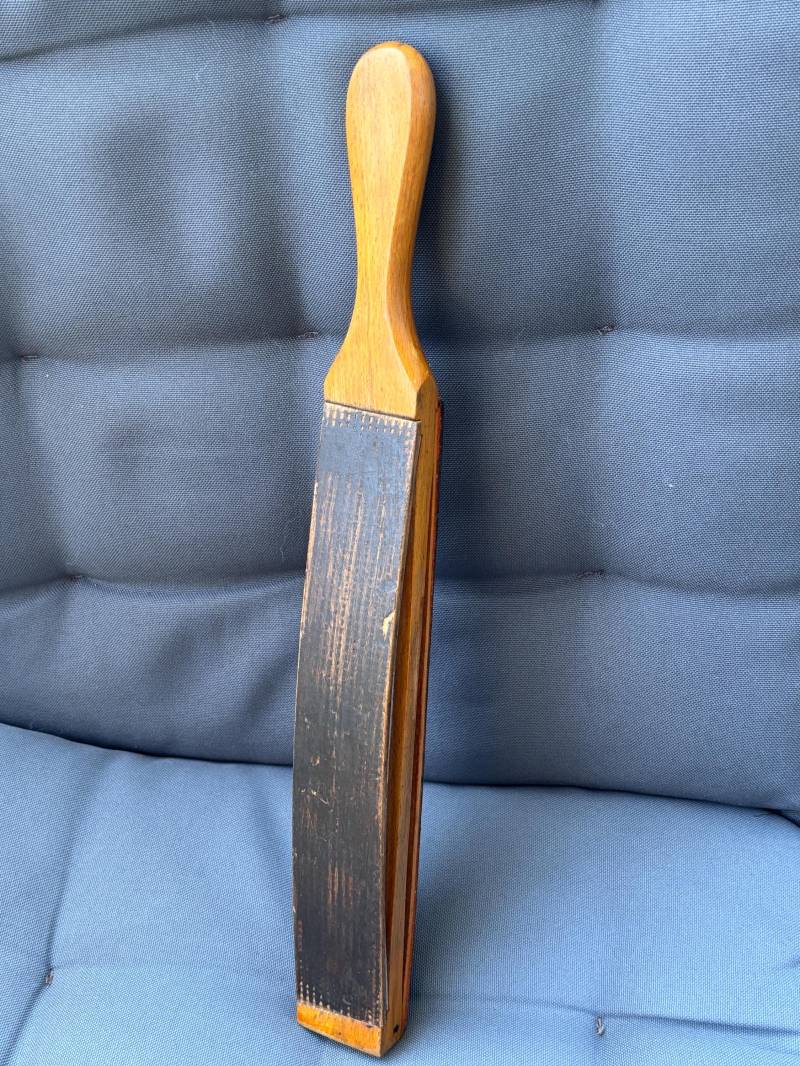Antiker Rasierriemen, Leder/Leinen, Holzkörper, Um 1900 , Rasiermesser-Gürtel, Rasierklingen von Etsy - HeinrichAntique