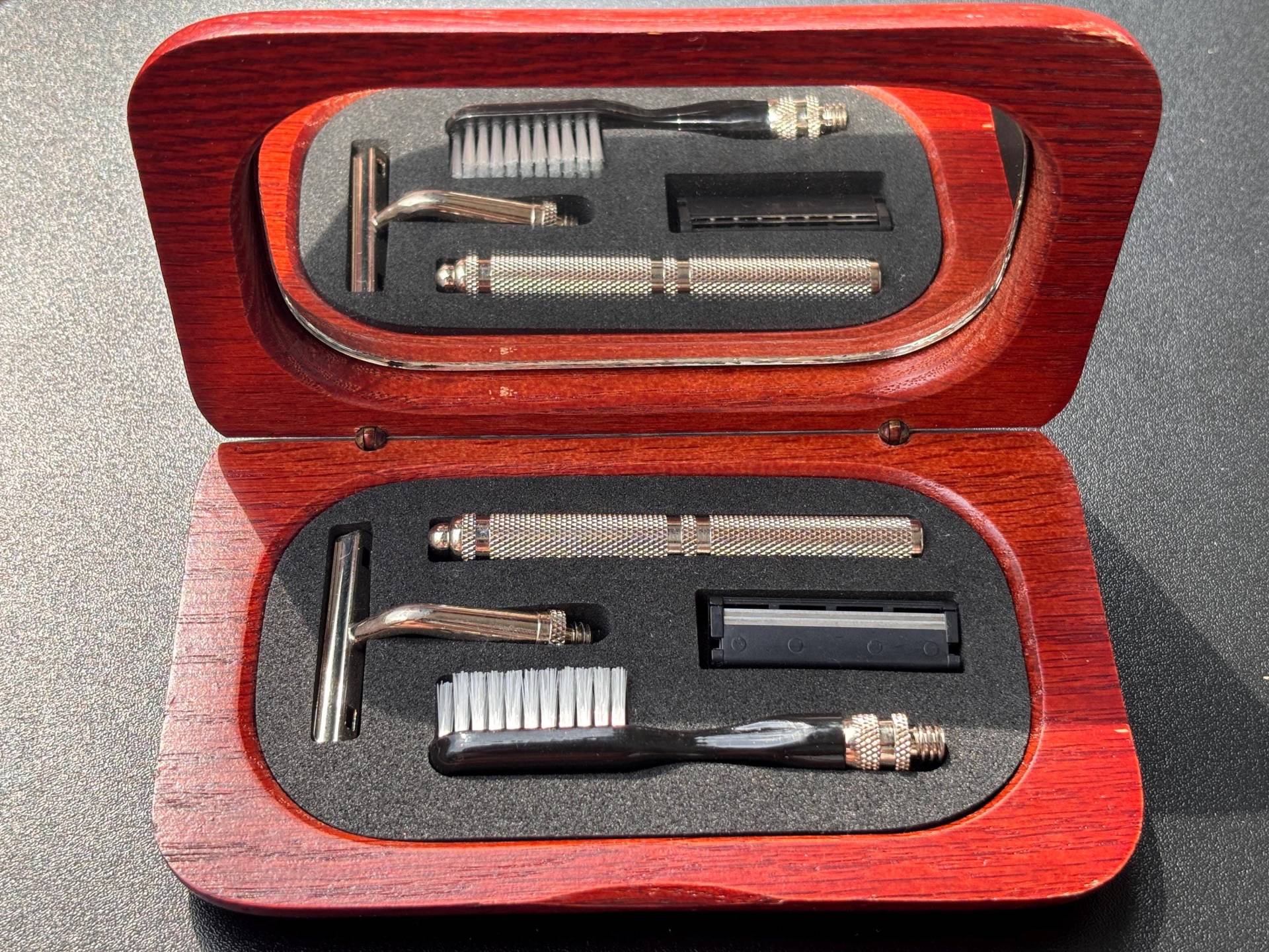 Luxus Vintage Rasierset, Metall Zahnbürste, in Einer Schönen Holzbox Mit Spiegel von Etsy - HeinrichAntique