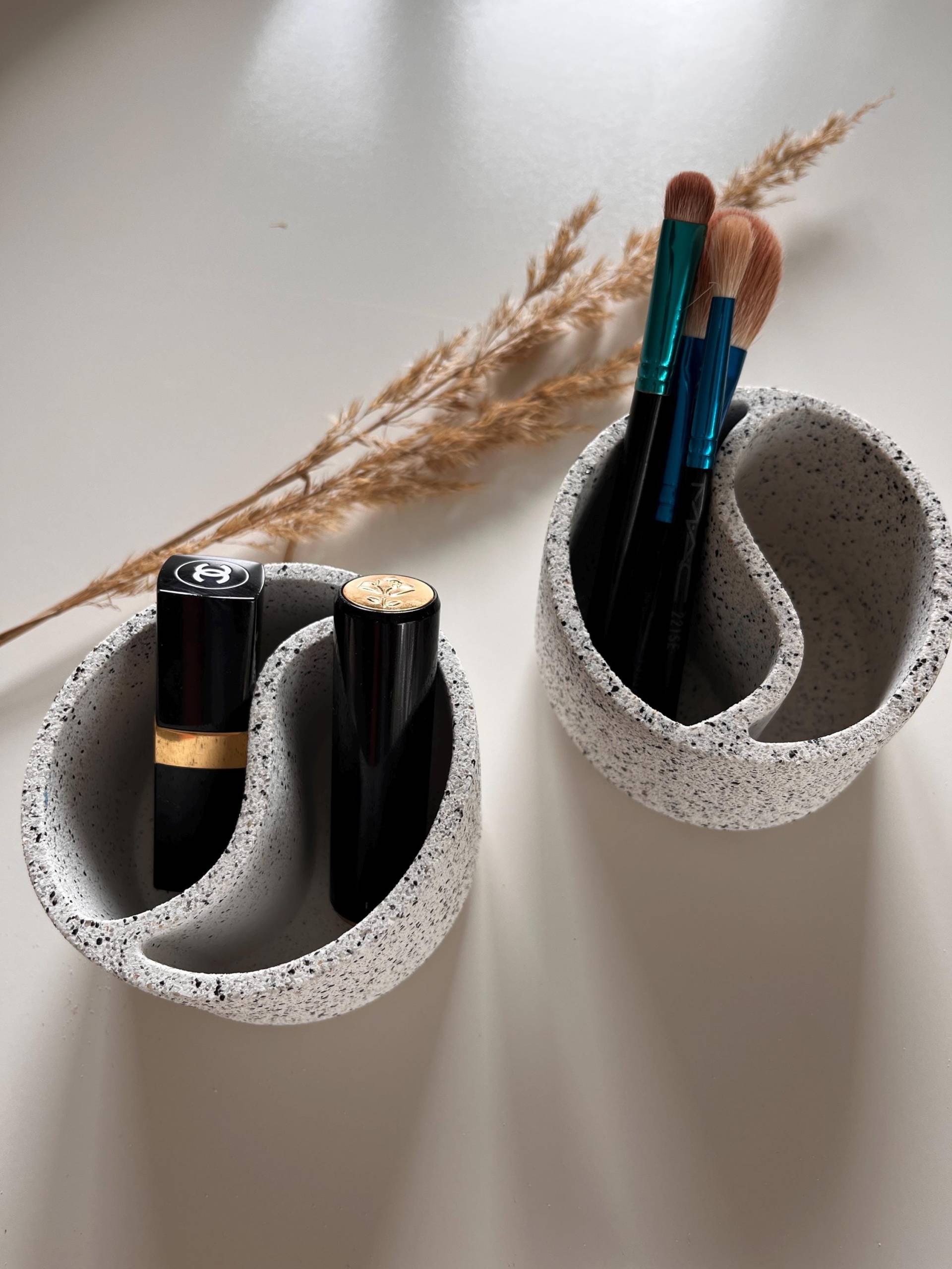 Aufbewahrung Ying & Yang | Pinsel Lippenstifte Schminkaufbewahrung Schminke Aufbewahrung Ying & Yang | Pinsel Lippenstifte Schminkaufbewahrung Schminke von Etsy - HejGlow