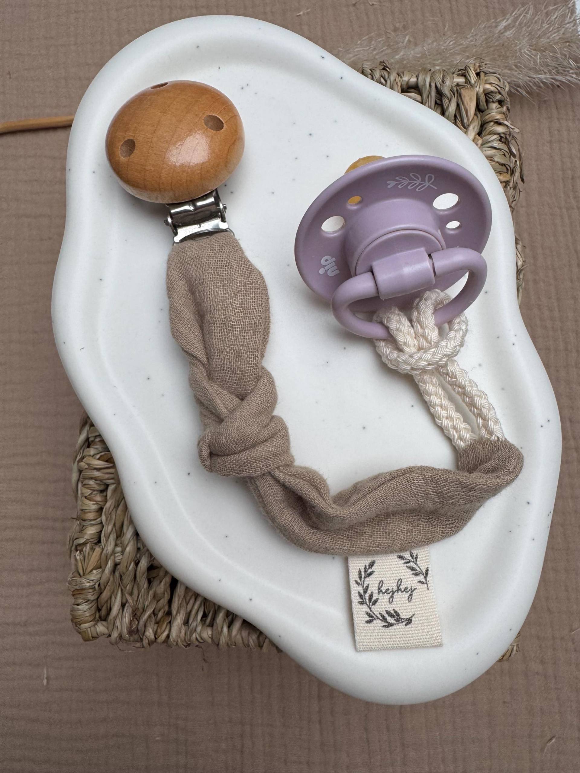 Handgemachte Musselin-Schnullerkette in Naturtönen | Boho Baby Mit Holzclip Geschenk Zur Geburt von Etsy - HejHejStudio