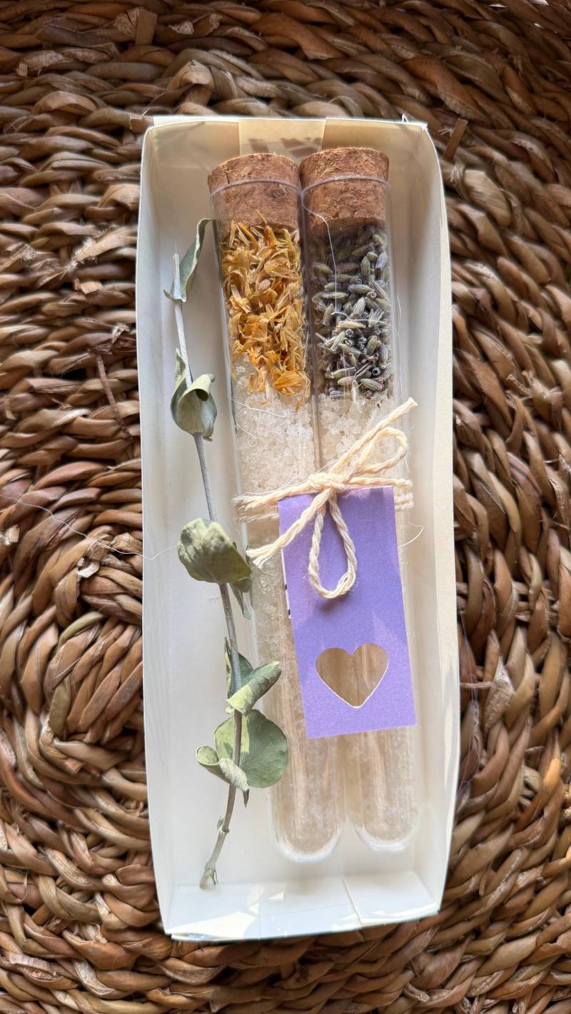 Muttertagsgeschenk Natur - Blütenbad Mit Ringelblume & Lavendel | Kleines Geschenk Mama Badezusatz Blüten Wellness Frau von Etsy - HejSoulwild