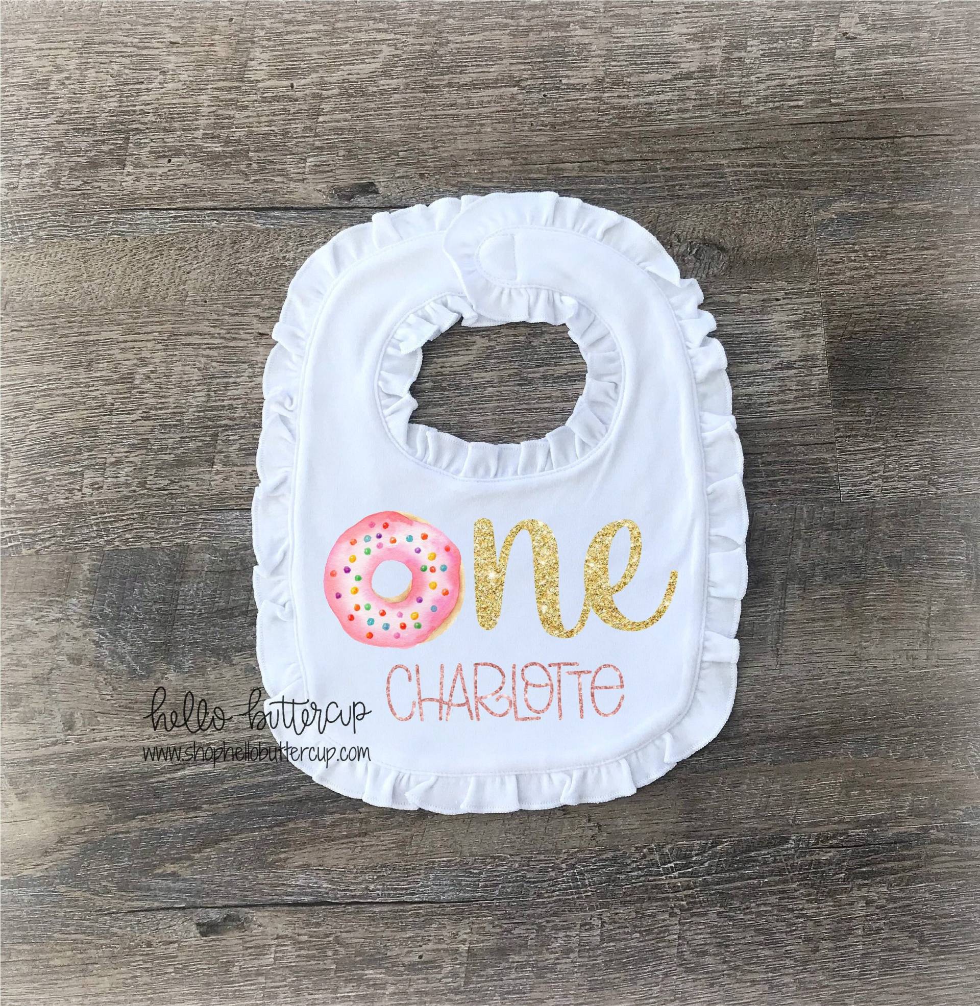 Personalisiertes Erstes Geburtstagslätzchen, Kuchenschmetterlätzchen, Geburtstagsoutfit Mädchen, Donut Erster Geburtstag, Grow Up, 1 Personalisiertes Erstes Geburtstagslätzchen, Kuchenschmetterlätzchen, Geburtstagsoutfit Mädchen, Donut Erster Geburtstag, Grow Up, 1 von Etsy - HelloButtercup