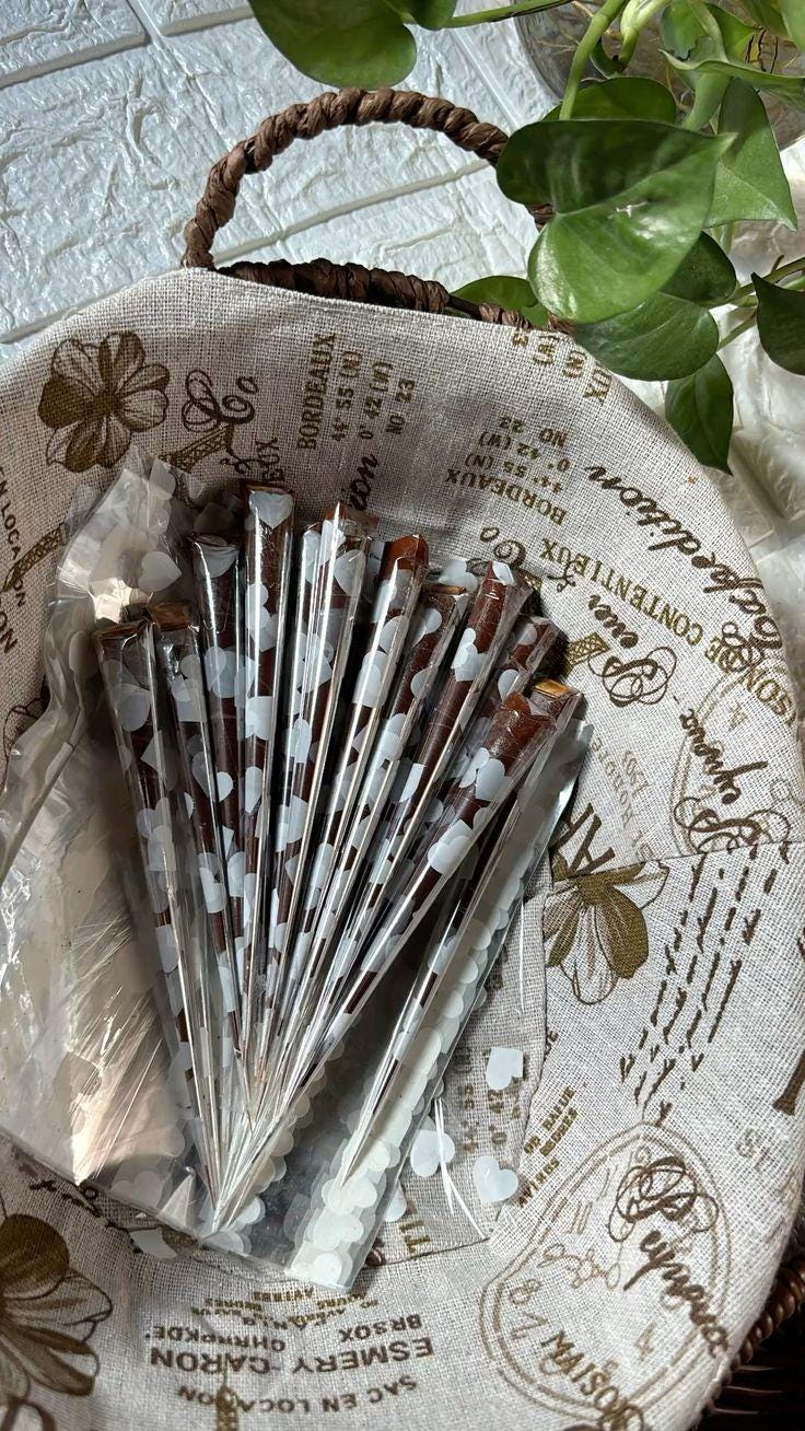 100% Organic Henna Cones Made From Rajasthani Powder 100% Organic Henna Cones Made From Rajasthani Powder von Etsy - Hennaveil