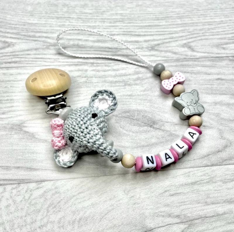 Schnullerkette Elefant Mit Name, Personalisiert, Gehäkelte Details, Elefantenbaby, Baby, Geschenk Zur Geburt, Taufe, Mädchen, Junge Schnullerkette Elefant Mit Name, Personalisiert, Gehäkelte Details, Elefantenbaby, Baby, Geschenk Zur Geburt, Taufe, Mädchen, Junge von Etsy - HerzarbeitDE