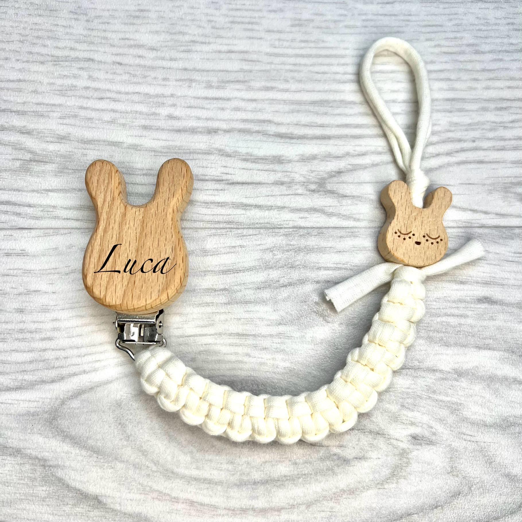 Schnullerkette Hase, Häschen, Weiss, Creme, Natur, Wählbar Mit Name, Holz Gravur, Personalisiert, Geschenk Geburt Taufe, Ostergeschenk Schnullerkette Hase, Häschen, Weiss, Creme, Natur, Wählbar Mit Name, Holz Gravur, Personalisiert, Geschenk Geburt Taufe, Ostergeschenk von Etsy - HerzarbeitDE