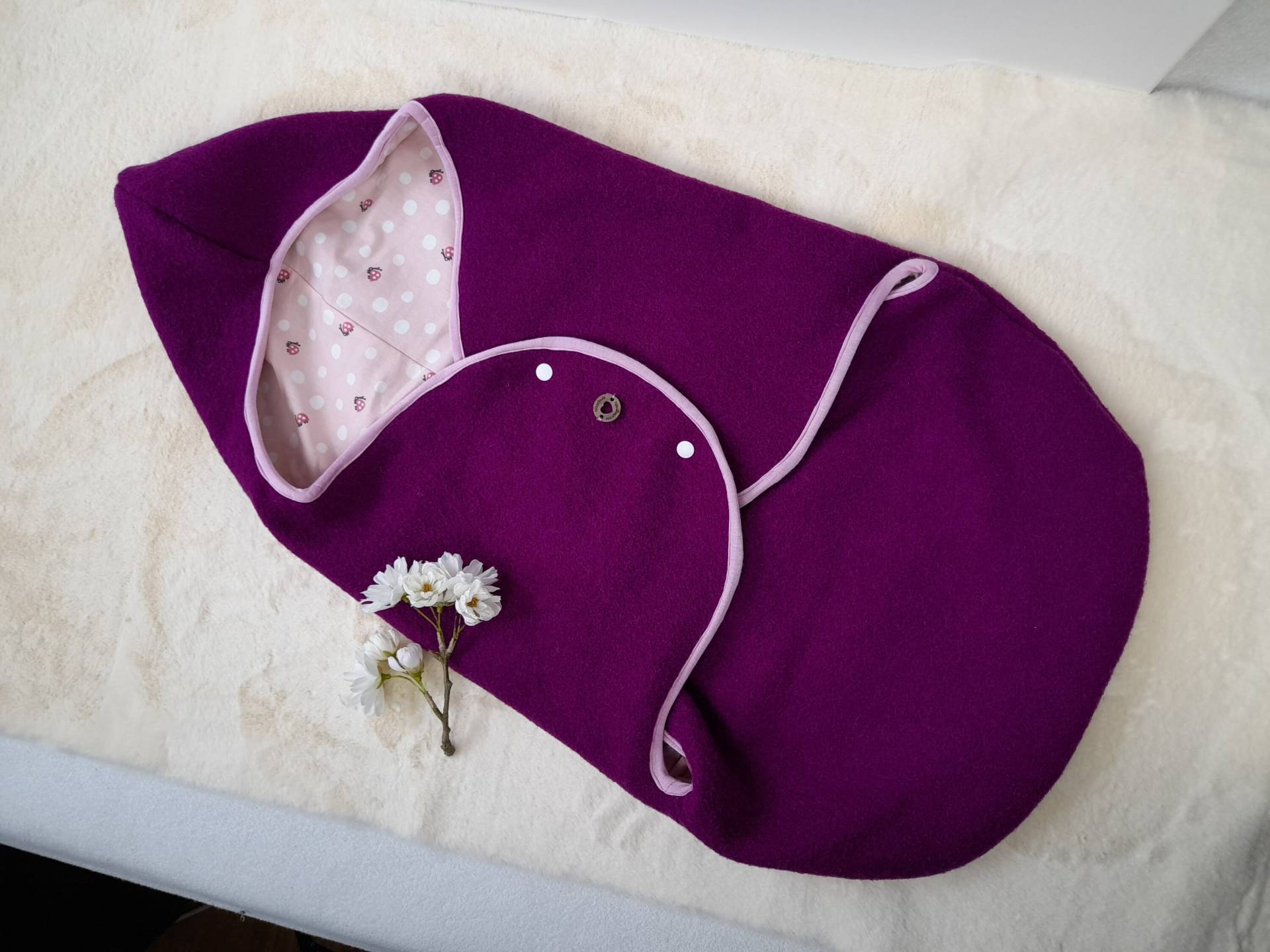 Mupfeldecke Maxi-Cosi, Maxi-Cosi Einschlagdecke, Fußsack, 3-Punkt-Gurtsystem, Beere, Frühling/Sommer, Babyschale, Geburt, Cybex von Etsy - Herzelnaht