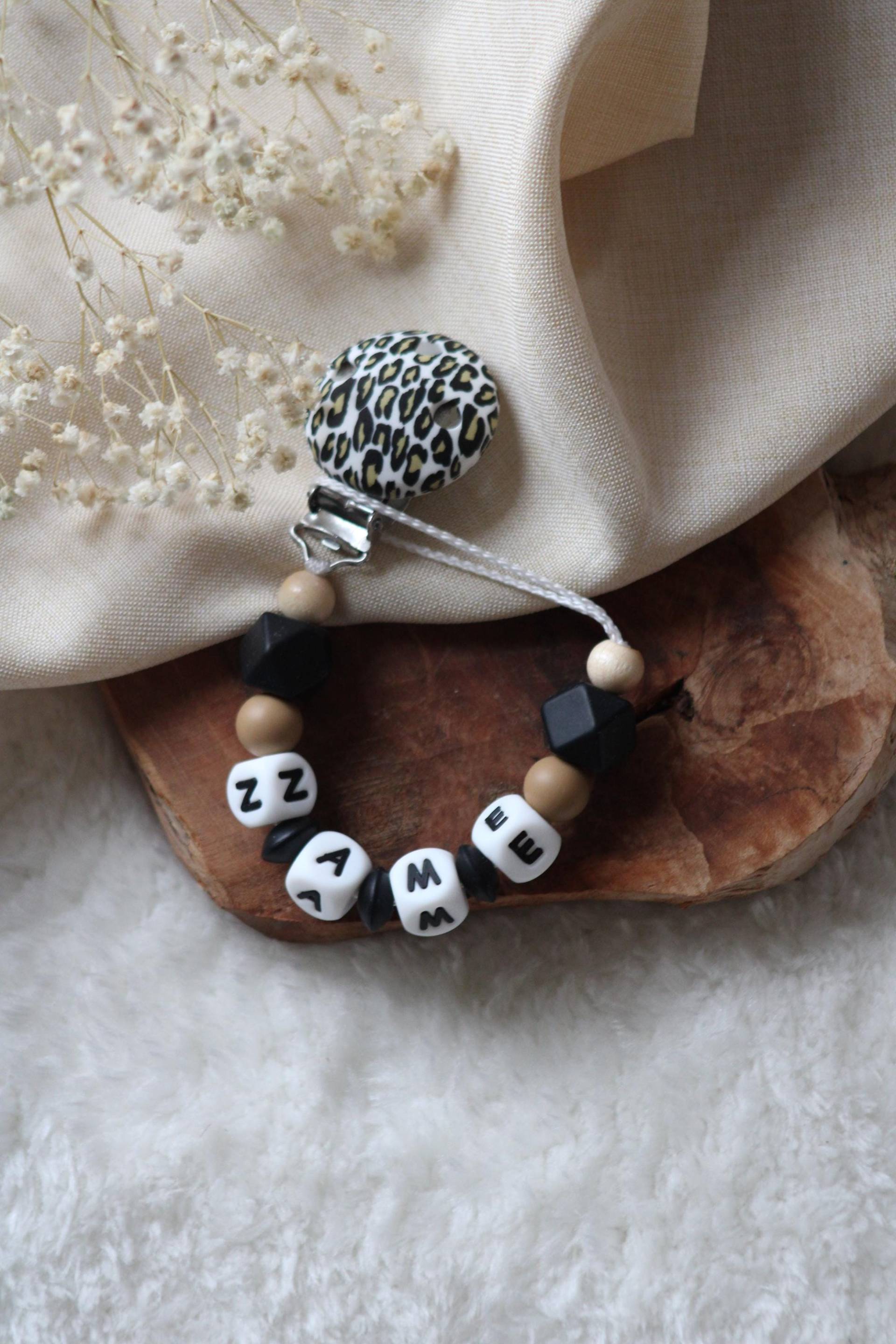 Personalisierte Schnullerkette Mit Leoclip Personalisierte Schnullerkette Mit Leoclip von Etsy - HerzensbandlbyBenita