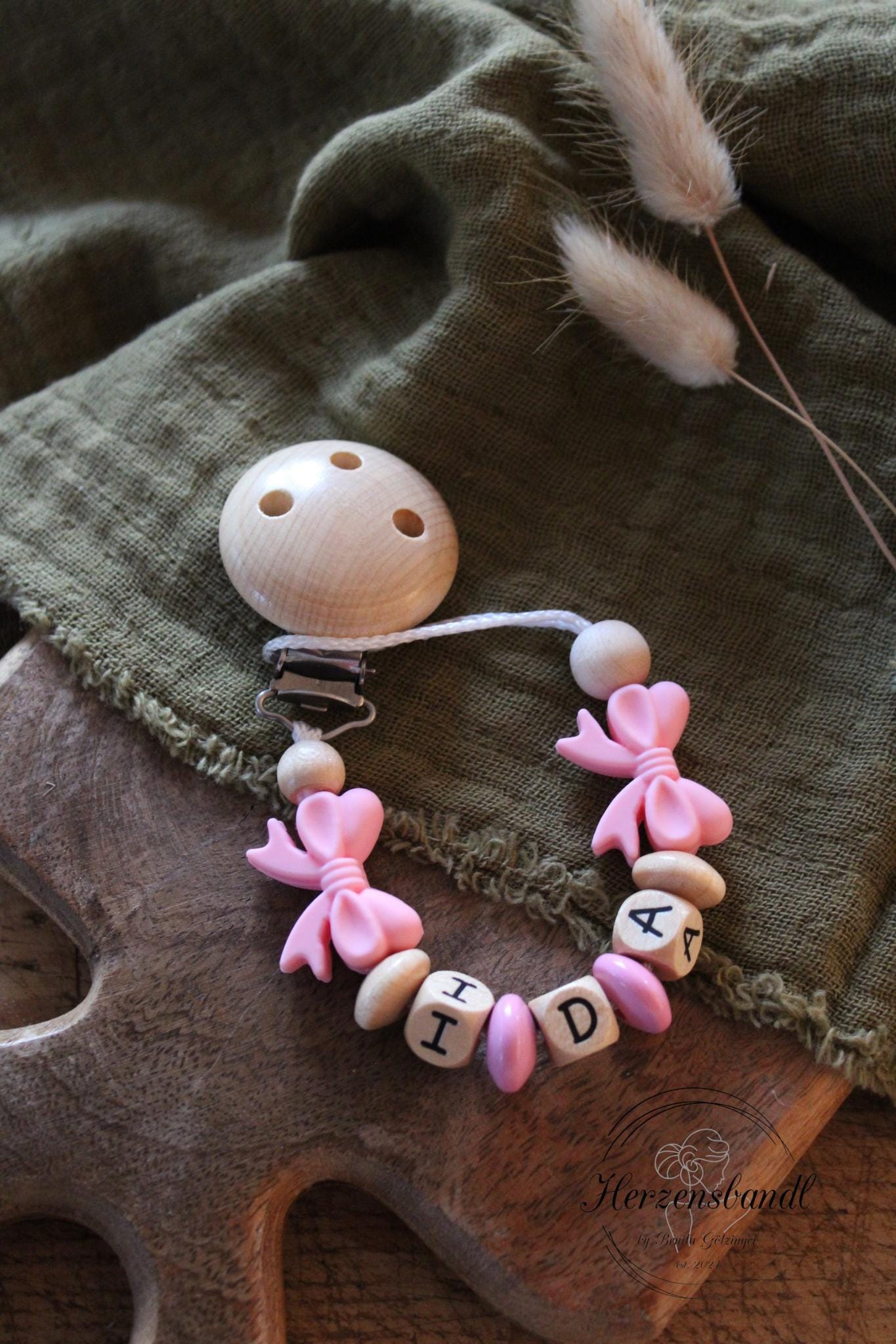 Personalisierte Schnullerkette Mit Namen Für Mädchen Und Jungen in Verschiedenen Farben Ausführungen Als Babygeschenk Zur Geburt Etc Personalisierte Schnullerkette Mit Namen Für Mädchen Und Jungen in Verschiedenen Farben Ausführungen Als Babygeschenk Zur Geburt Etc von Etsy - HerzensbandlbyBenita