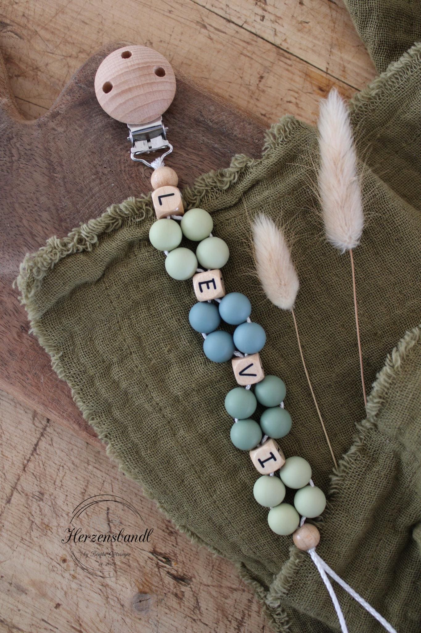 Personalisierte Schnullerkette Mit Namen Für Mädchen Und Jungen in Verschiedenen Farben Ausführungen Als Babygeschenk Zur Geburt Etc Personalisierte Schnullerkette Mit Namen Für Mädchen Und Jungen in Verschiedenen Farben Ausführungen Als Babygeschenk Zur Geburt Etc von Etsy - HerzensbandlbyBenita