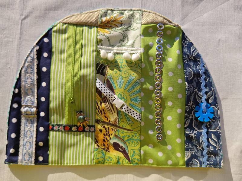 Nestel-Höhle Mit Fühl-Säckchen, Nesteldecke, Motorikdecke Für Menschen Demenz von Etsy - HerzenssacheDemenz