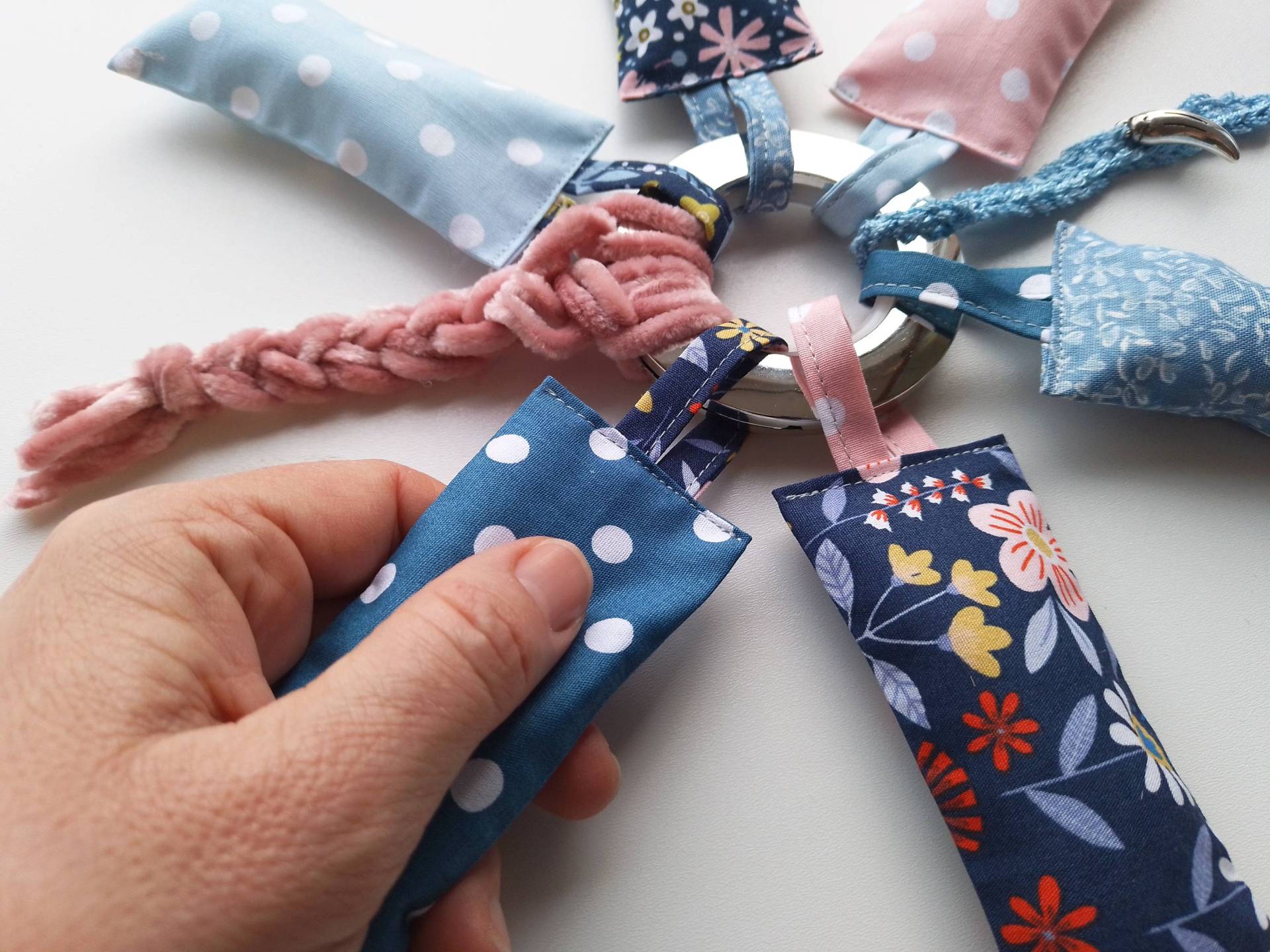 Nestelring Mit 6 Fühl-Säckchen Für Menschen Demenz von Etsy - HerzenssacheDemenz