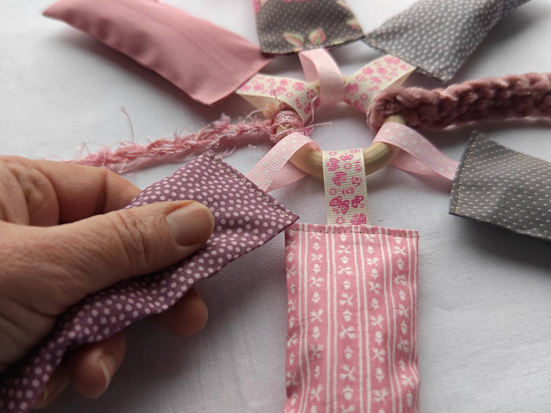 Nestelring Mit 6 Fühlsäckchen Für Menschen Demenz von Etsy - HerzenssacheDemenz