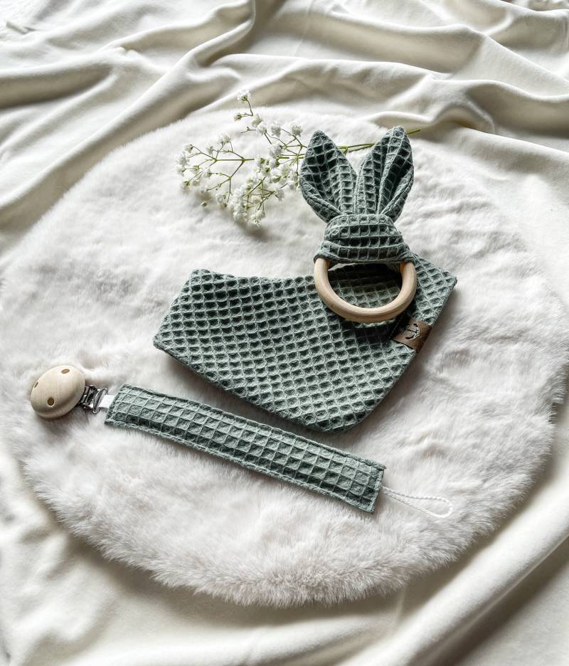 Set Dreieckstuch Schnullerkette Greifring Baumwolle Halstuch Sabbertuch Geschenk Taufe Geburt Lätzchen Anker Spucktuch Junge Baby Set Dreieckstuch Schnullerkette Greifring Baumwolle Halstuch Sabbertuch Geschenk Taufe Geburt Lätzchen Anker Spucktuch Junge Baby von Etsy - Herzenszeug
