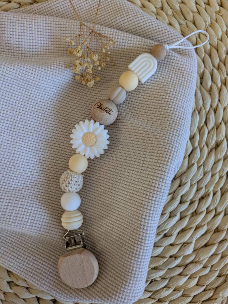 Schnullerkette Personalisiert L Gänseblümchen Blume Regenbogen Weiß, Beige Und Gelb Geschenk Zur Babyparty, Geburt Taufe von Etsy - HerzstueckByDenise