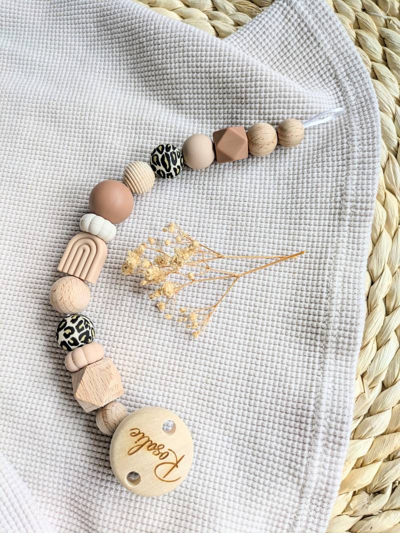 Schnullerkette Personalisiert L Leo Regenbogen Weiß, Beige Und Braun Geschenk Zur Babyparty, Geburt Taufe von Etsy - HerzstueckByDenise