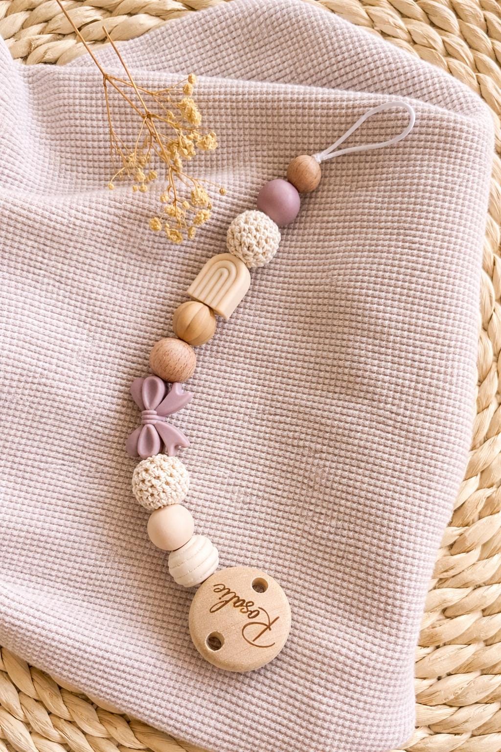 Schnullerkette Personalisiert L Schleife Blume Regenbogen Weiß, Beige Und Rosa Geschenk Zur Babyparty, Geburt Taufe von Etsy - HerzstueckByDenise