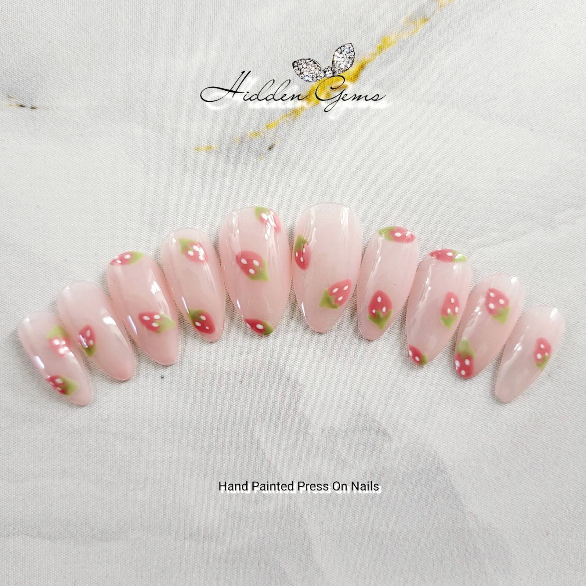 Glänzende Weiche Rosa Erdbeeren Drücken Sie Auf Die Nägel | Falsche Luxus Bestseller Bester Nagel-Shop Trending Glänzende Weiche Rosa Erdbeeren Drücken Sie Auf Die Nägel | Falsche Luxus Bestseller Bester Nagel-Shop Trending von Etsy - HiddenGemsNailShop