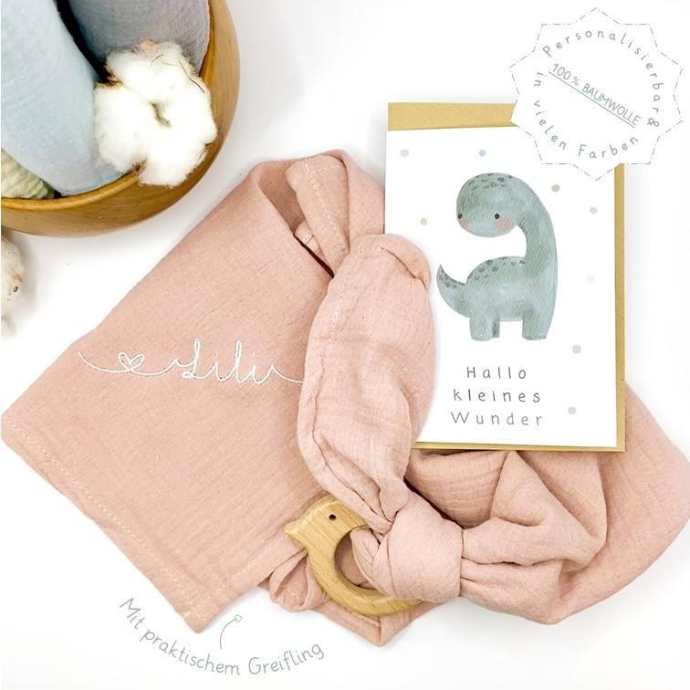 Spucktuch Mit Namen Personalisiert Holzgreifling - Musselintuch Aus 100 % Baumwolle | Mulltuch, Stillschal, Geschenk Zur Geburt & Taufe von Etsy - Hirschgarten