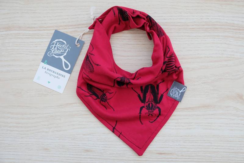 Scarab Baby Bandana Lätzchen - Bambusrot, Siebdruck in Montreal von Etsy - HochetGaga