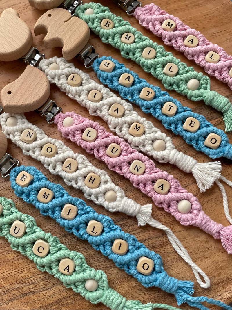 Schnullerkette Makramee Handgemachte Geschenkidee Zur Geburt Babyparty Personalisiertes Babygeschenk Babyaccessoires Holz Garn Farbig Natur von Etsy - Hoffidee