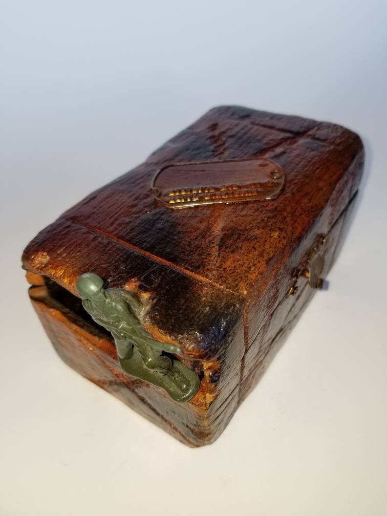 Spielzeug Soldat Bart Oil Box von Etsy - HomerCutsBeardOil