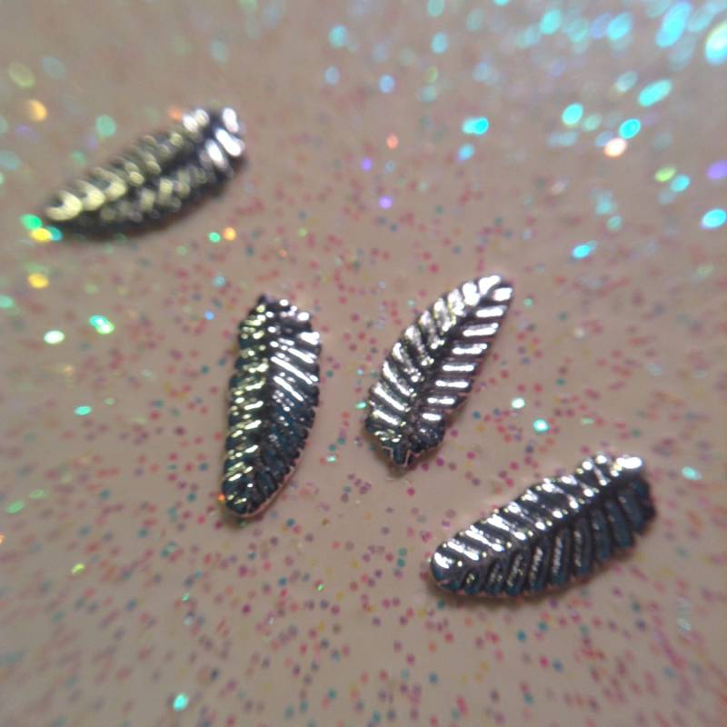 10Er Set Federnägel Charms - Nail Art von Etsy - HoneyBunnyLacquer