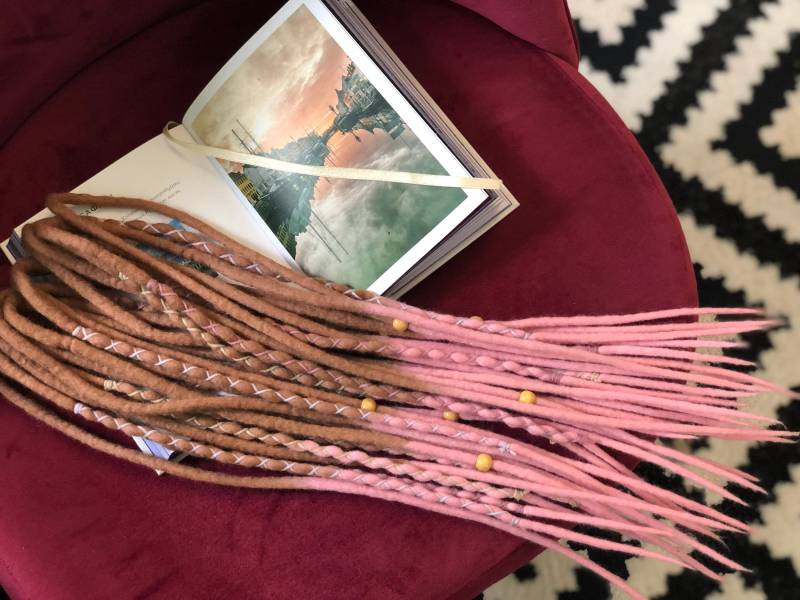 Wolle Fürchtet Ombre Dunkelblond Bis Rosa Farbe Doppel Single-Ended Weiche Gefälschte Merino Dreadlocks Set Haar Present von Etsy - HyggeDreads