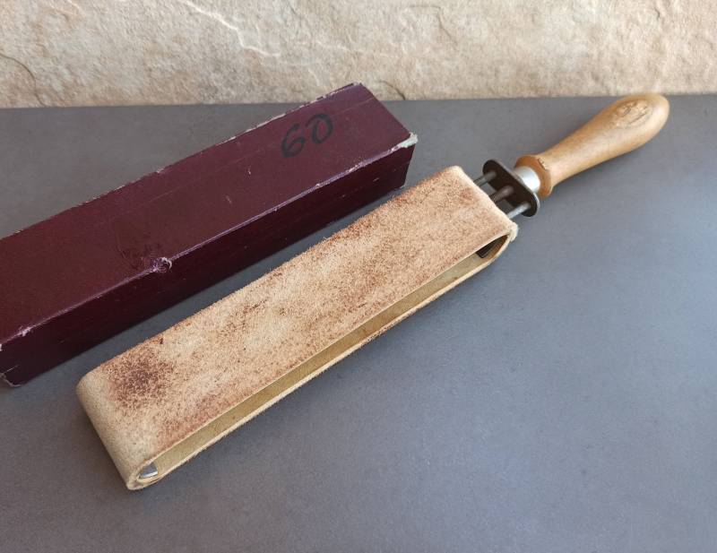 Antikes Lederwerkzeug Zum Schärfen Von Rasiermessern, Altes Handgehaltenes Barbier-Sammelleder-streichband Rasiermessern Und Klingen von Etsy - ITimelessTreasuresI