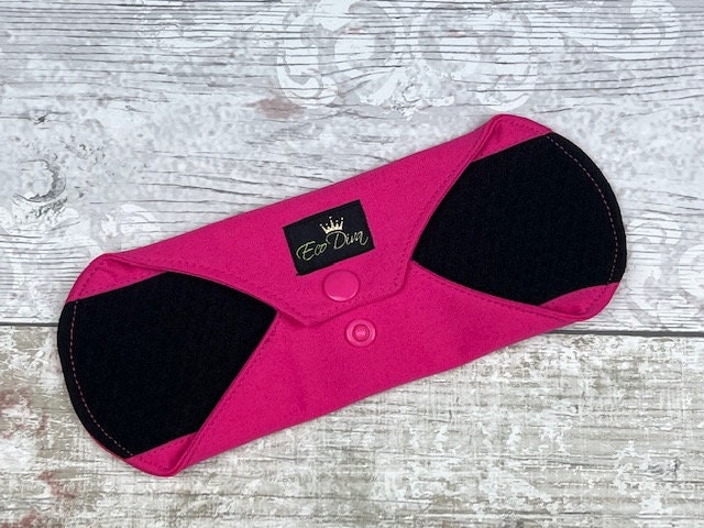 Ecodiva Pink Wiederverwendbares Toilettenkissen Schwarze Zorb Pantyliner - Geschenk Für Sie Selbstpflegefreundlich Ecodiva Pink Wiederverwendbares Toilettenkissen Schwarze Zorb Pantyliner - Geschenk Für Sie Selbstpflegefreundlich von Etsy - IamEcoDiva