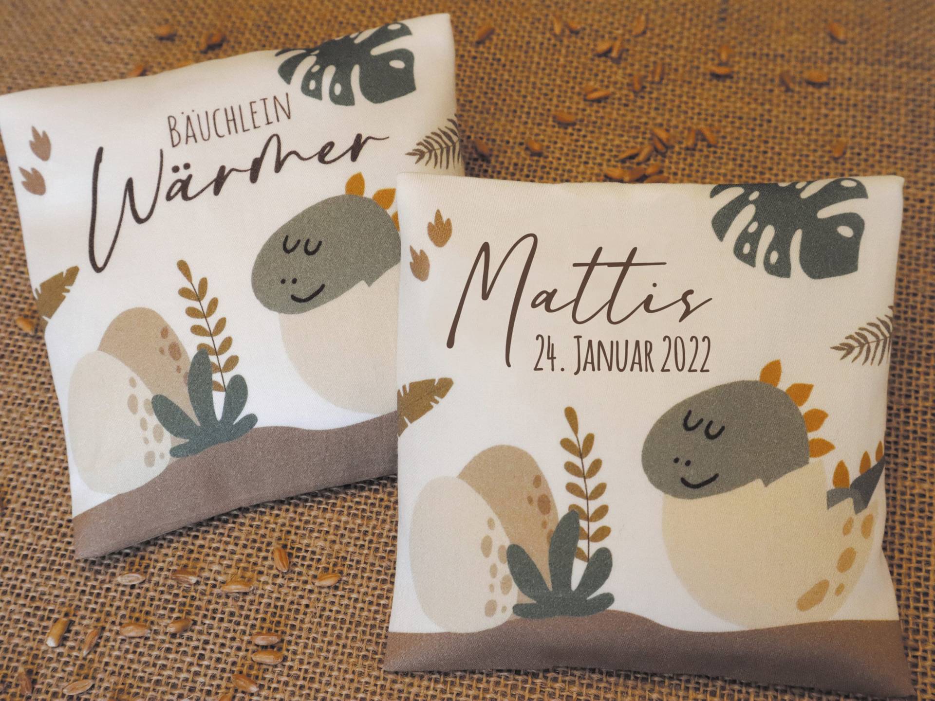 Körnerkissen Baby Personalisiert| Geschenk Zur Geburt Mit Namen & Geburtsdatum | Wärmekissen Dinkelkissen Rapskissen Dino Körnerkissen Baby Personalisiert| Geschenk Zur Geburt Mit Namen & Geburtsdatum | Wärmekissen Dinkelkissen Rapskissen Dino von Etsy - Ideeschmiede