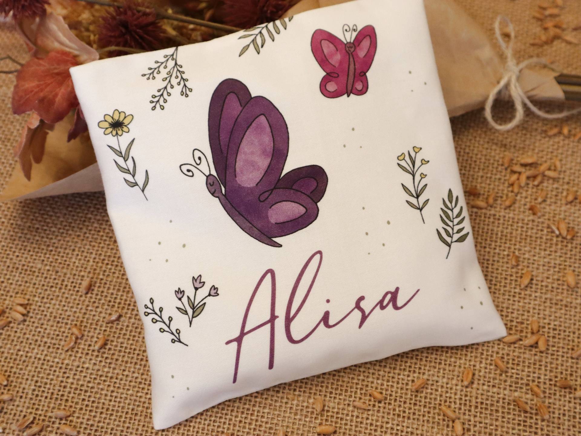 Körnerkissen Schmetterling | Geschenk Mit Namen Personalisiert, 15x15 cm, Wärmekissen Kältekissen Dinkelkissen Rapskissen Körnerkissen Schmetterling | Geschenk Mit Namen Personalisiert, 15x15 cm, Wärmekissen Kältekissen Dinkelkissen Rapskissen von Etsy - Ideeschmiede