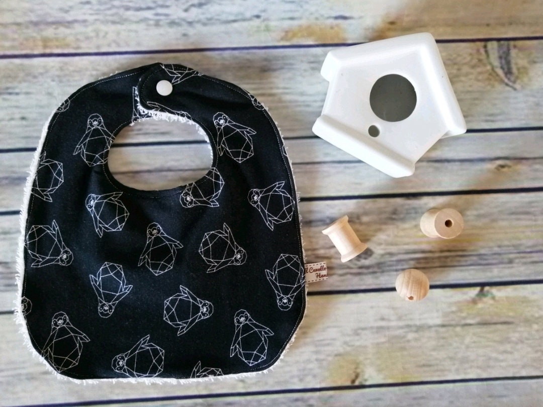 Schwarzes Lätzchen Mit Origami-Pinguinen Schwarzes Lätzchen Mit Origami-Pinguinen von Etsy - IlCavalloaDondolo